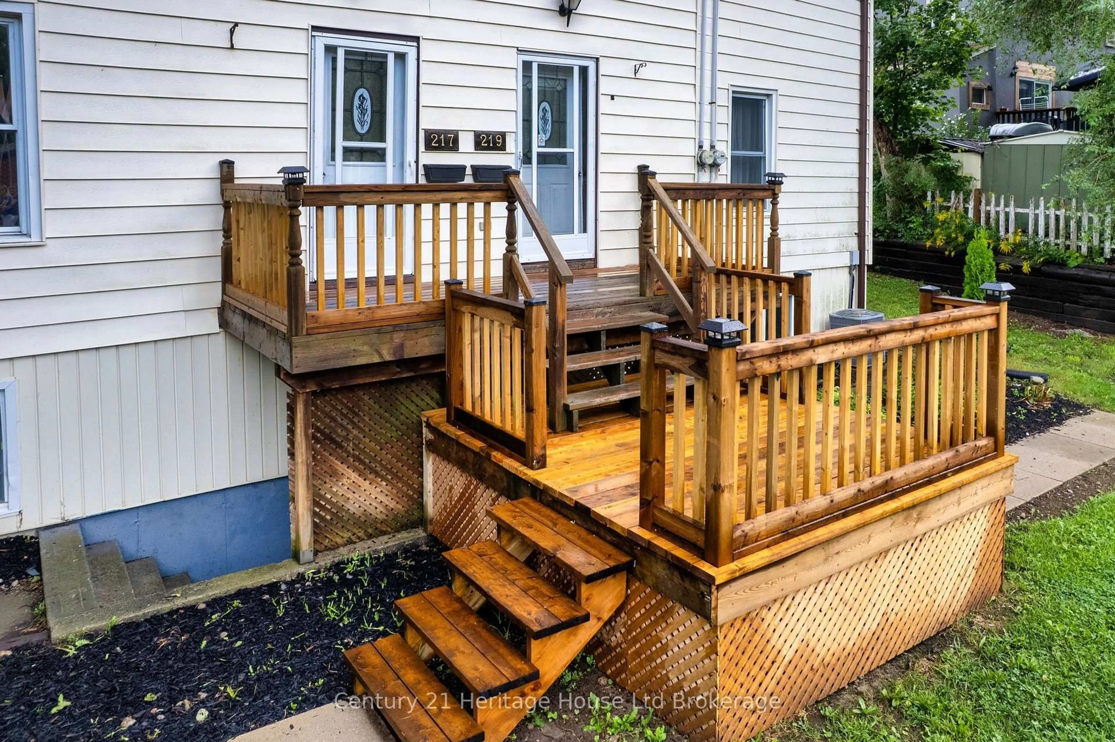 Patio, street for 217-219 Merritt St, Ingersoll Ontario N5C 3A4