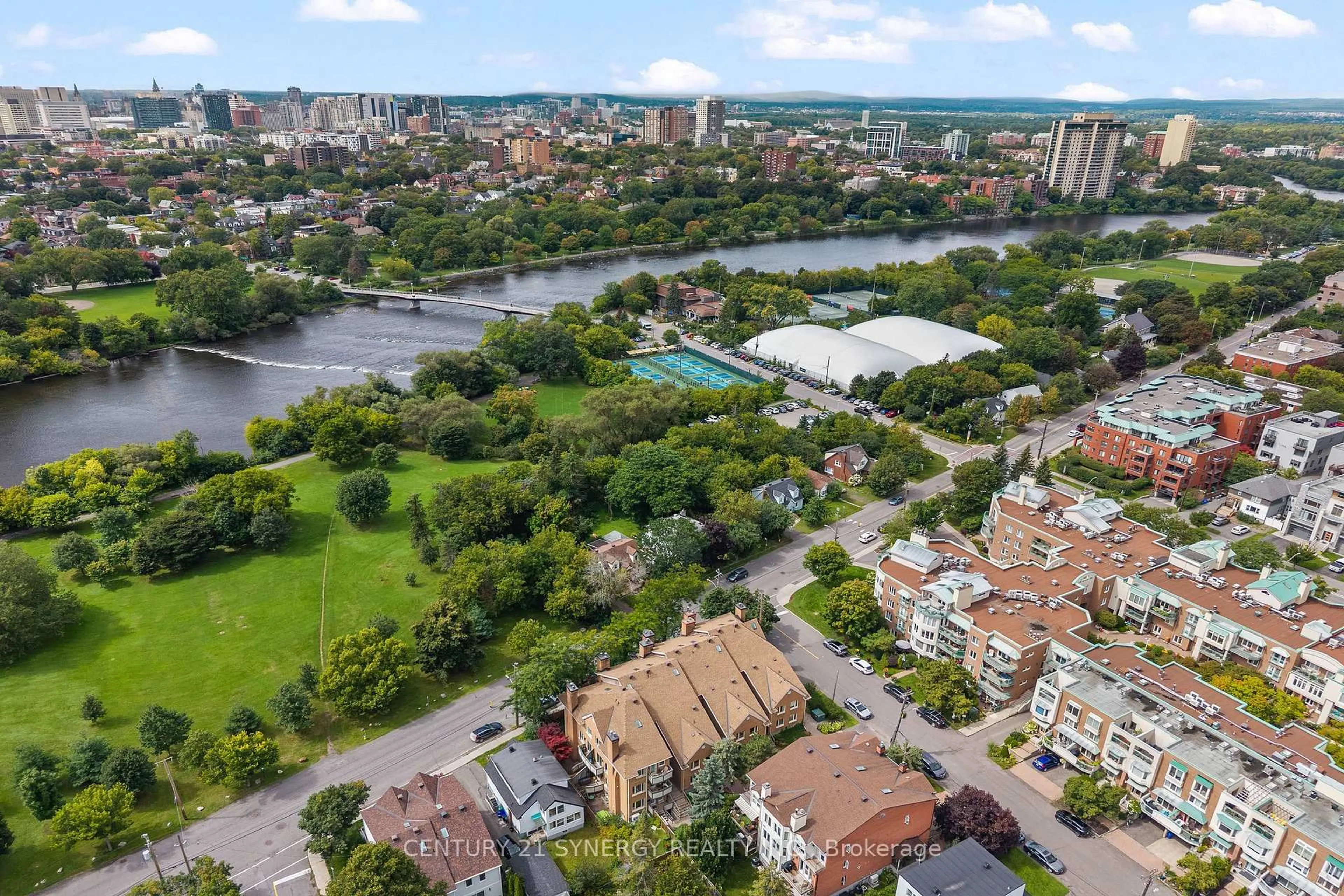A pic from outside/outdoor area/front of a property/back of a property/a pic from drone, unknown for 2 Columbus Ave #5, Ottawa Ontario K1K 1R3