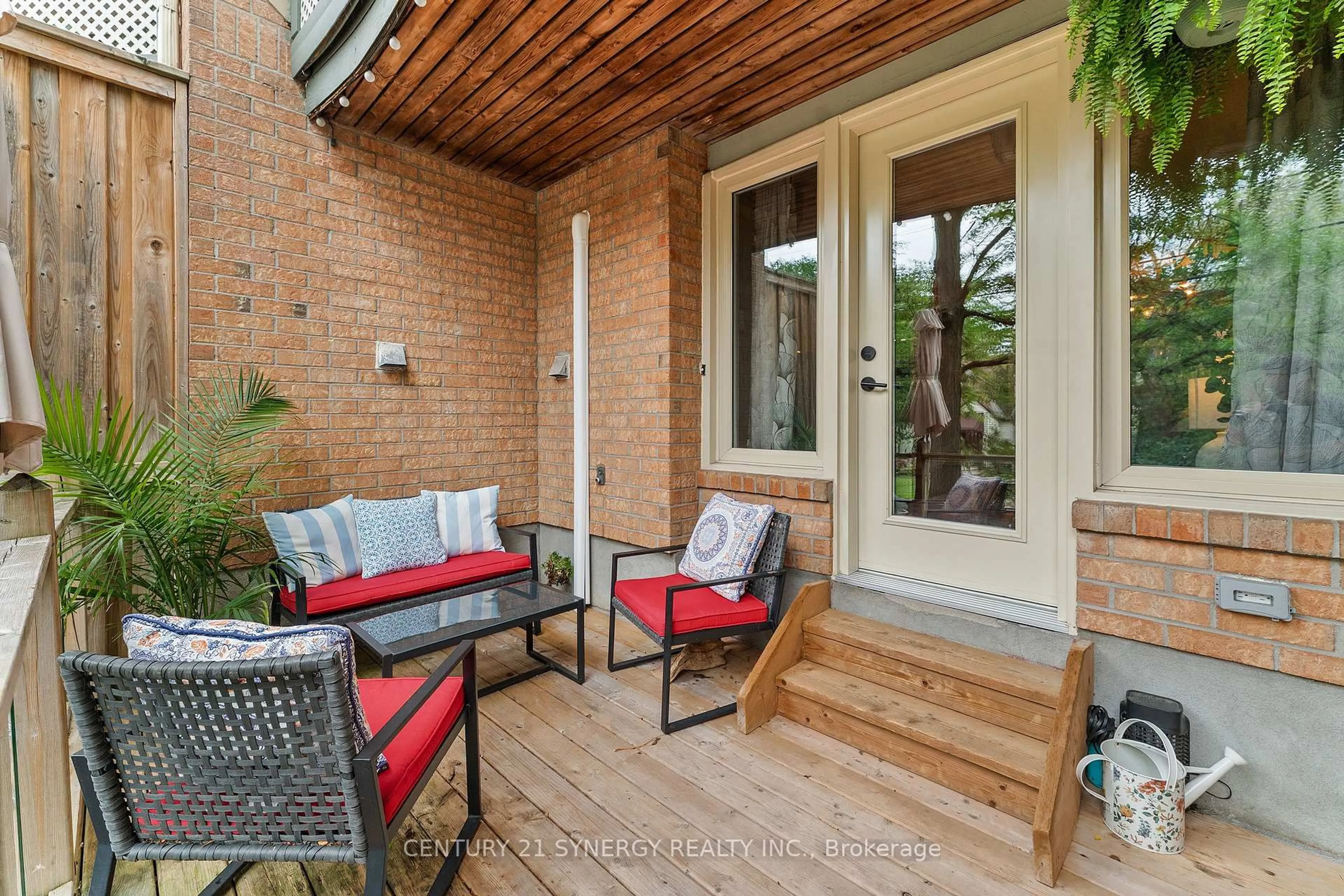 Patio, street for 2 Columbus Ave #5, Ottawa Ontario K1K 1R3
