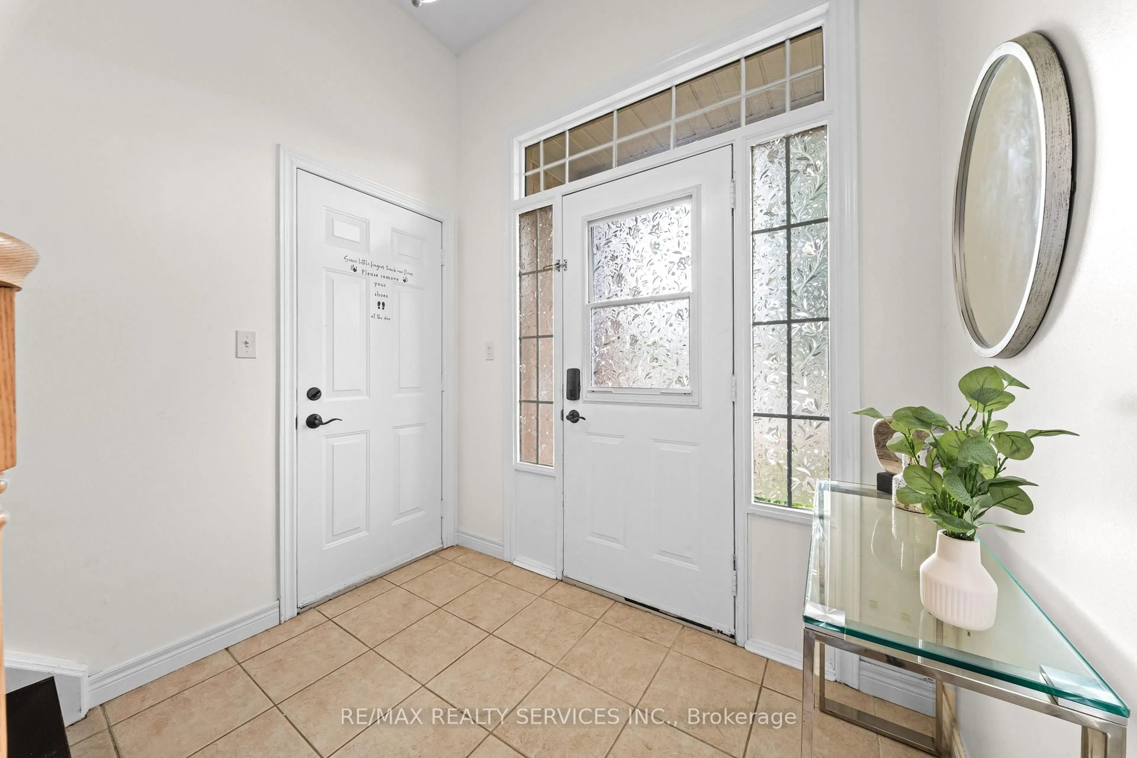 Indoor entryway for 495 Brigantine Dr, Waterloo Ontario N2K 4B7