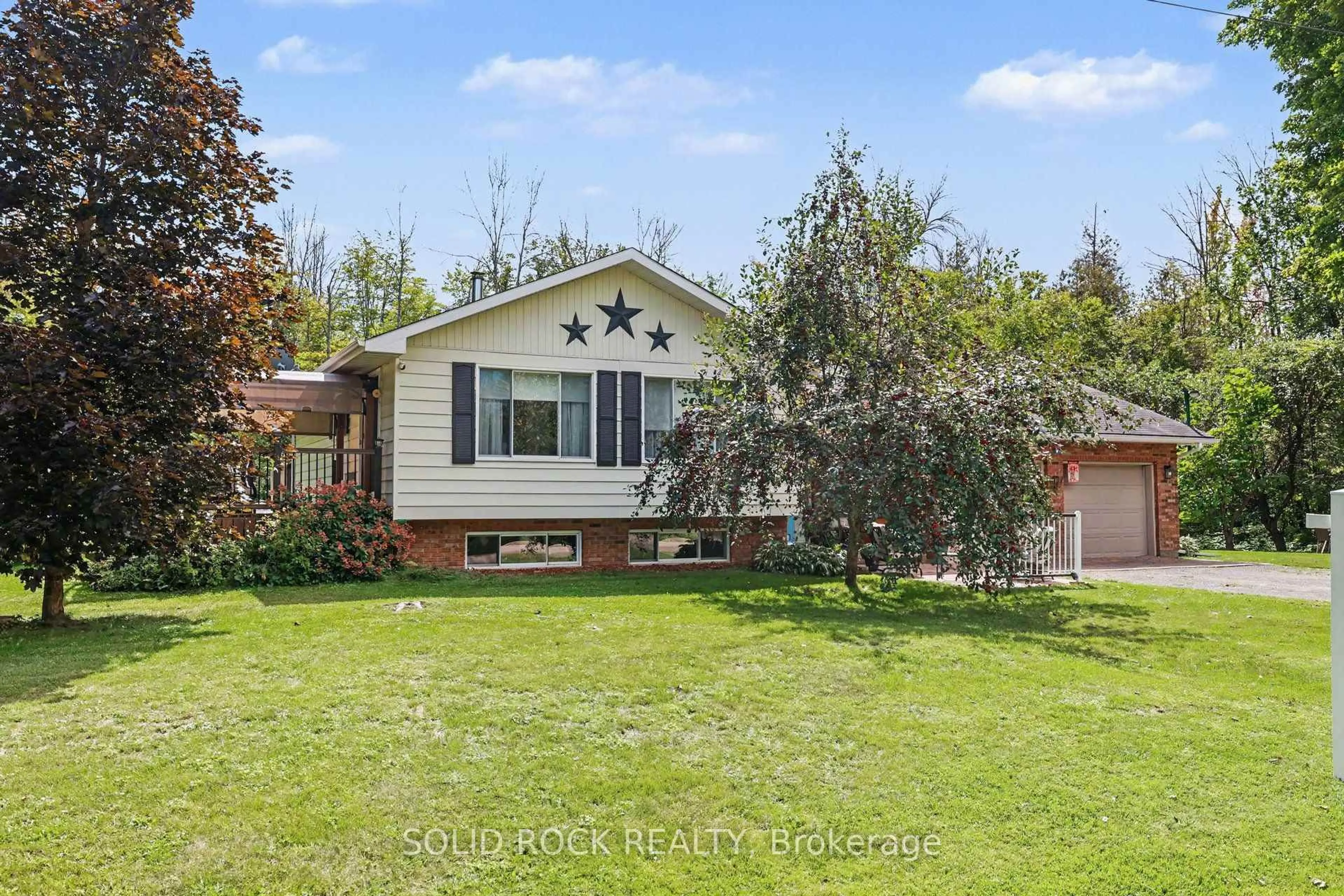 Home with vinyl exterior material, street for 263 Maple Bend Rd, McNab/Braeside Ontario K7S 3H4