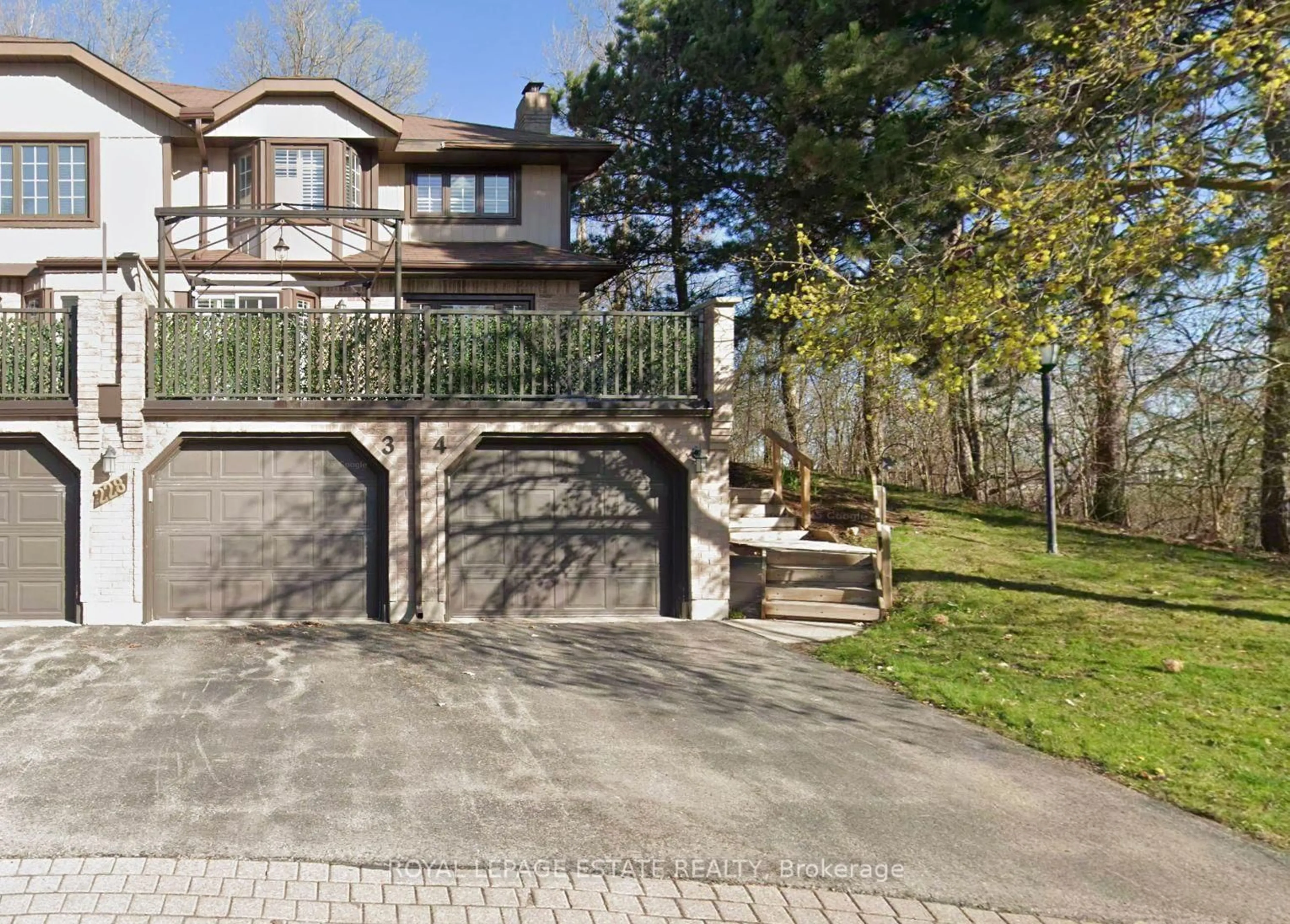 A pic from outside/outdoor area/front of a property/back of a property/a pic from drone, street for 228 Kingswood Dr #3, Kitchener Ontario N2E 2K2