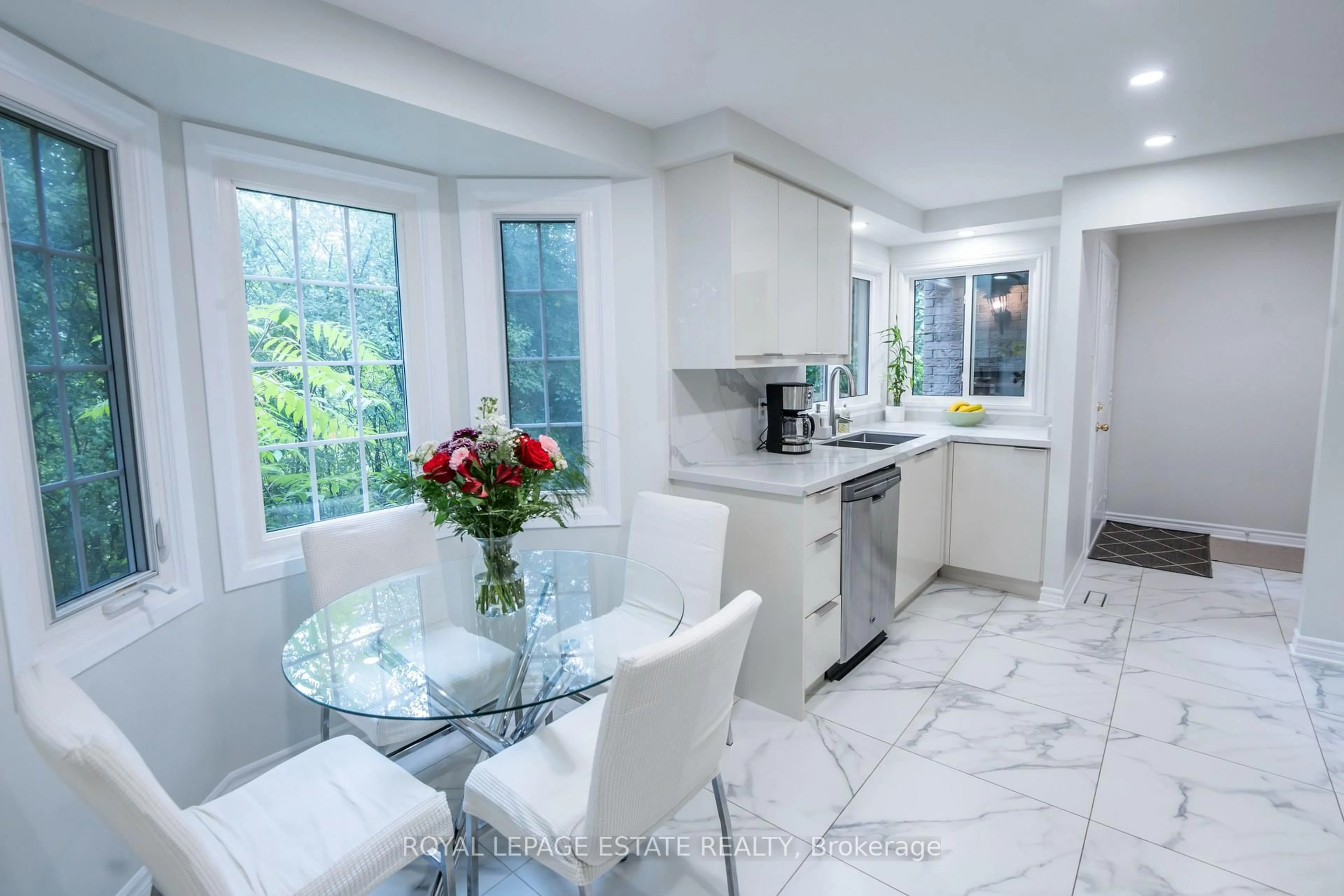 Contemporary kitchen, ceramic/tile floor for 228 Kingswood Dr #3, Kitchener Ontario N2E 2K2