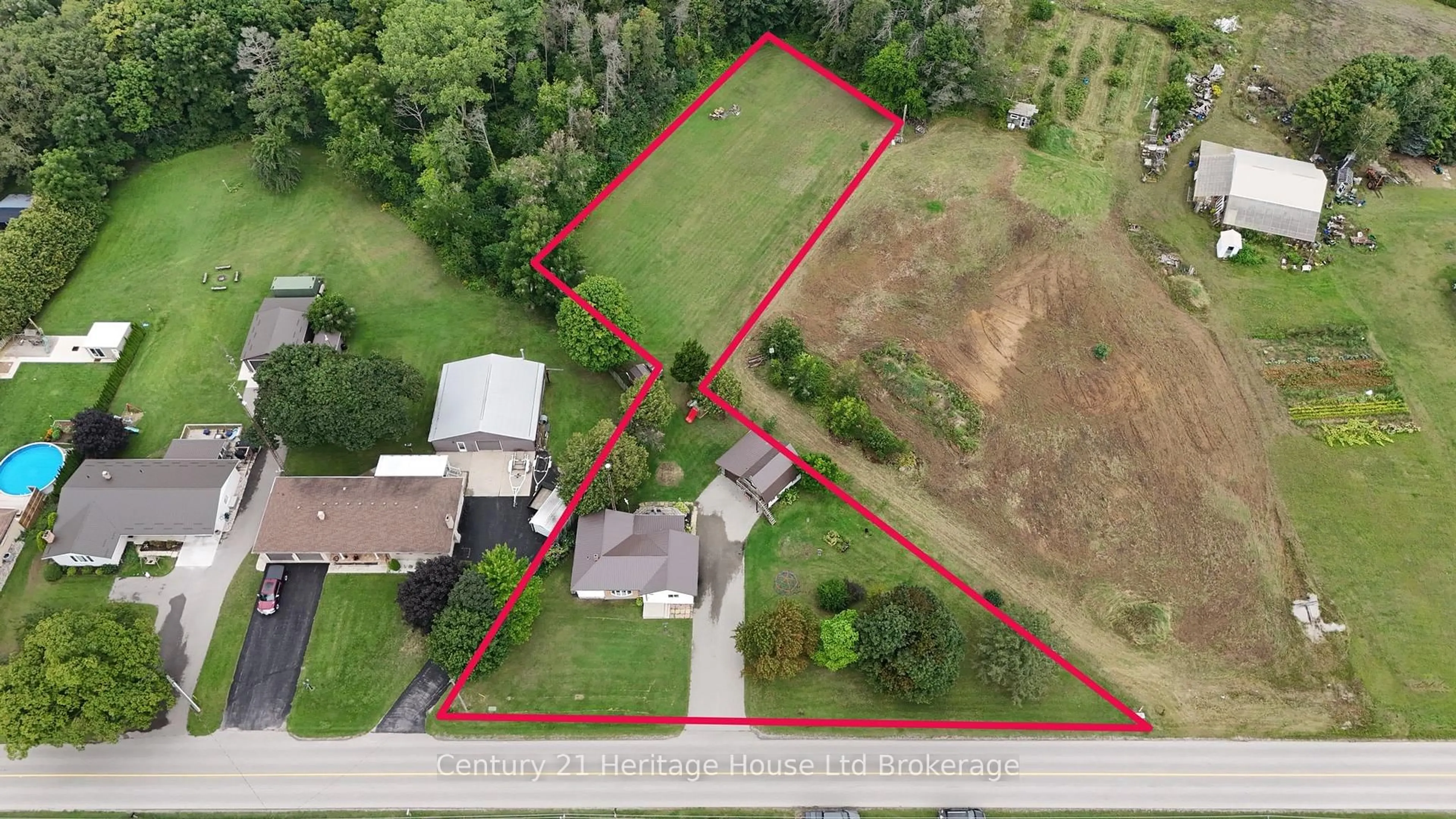A pic from outside/outdoor area/front of a property/back of a property/a pic from drone, street for 185559 Cornell Rd, Norwich Ontario N0J 1R0