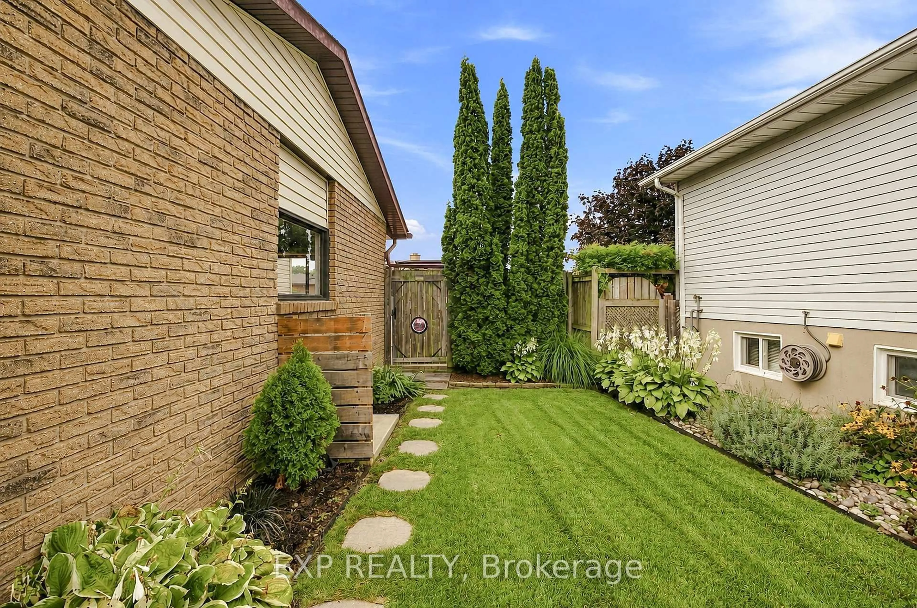Unknown for 72 Acadia Dr, Welland Ontario L3C 6L6