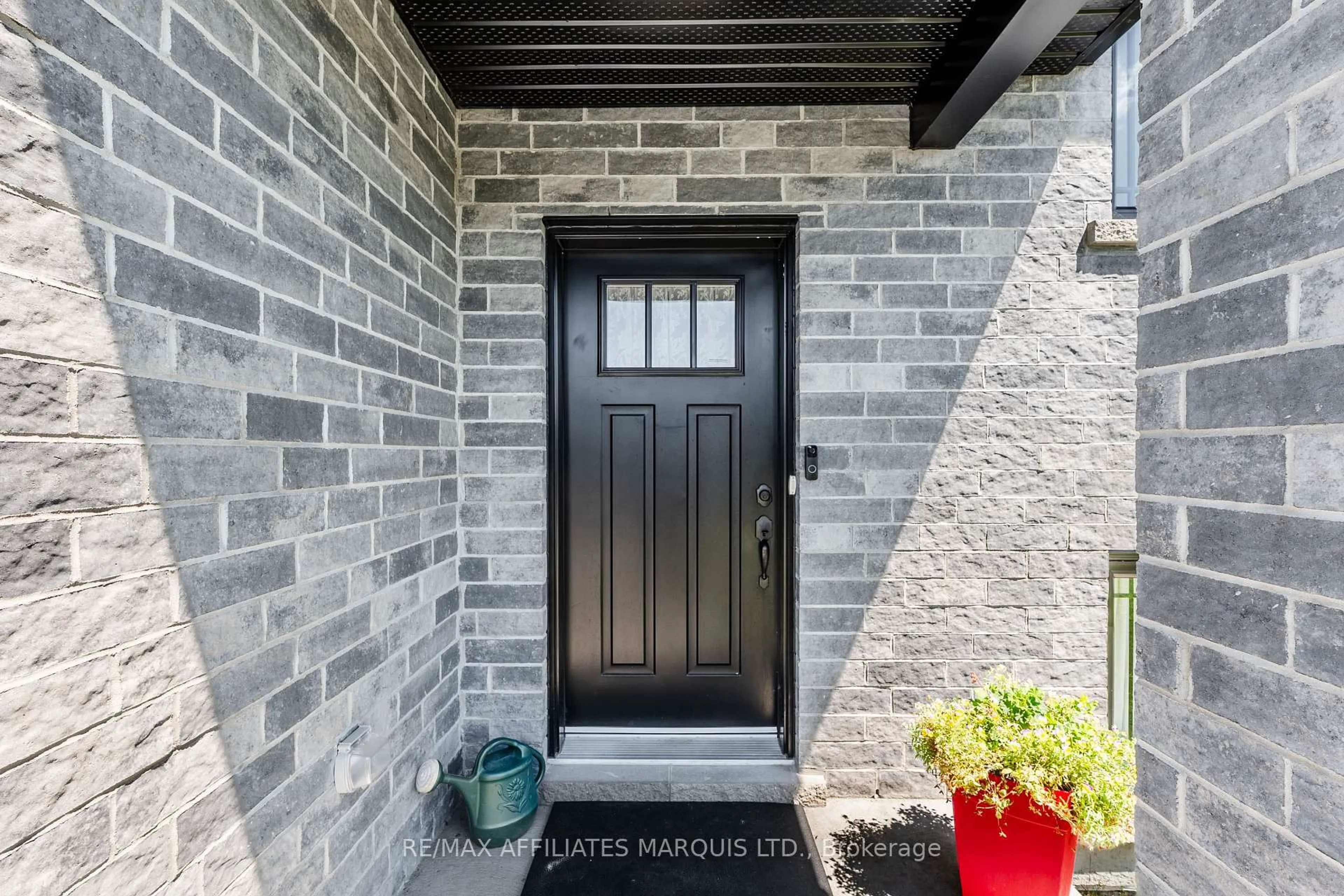 Indoor entryway for 2389 Watson Cres, Cornwall Ontario K6H 0H8