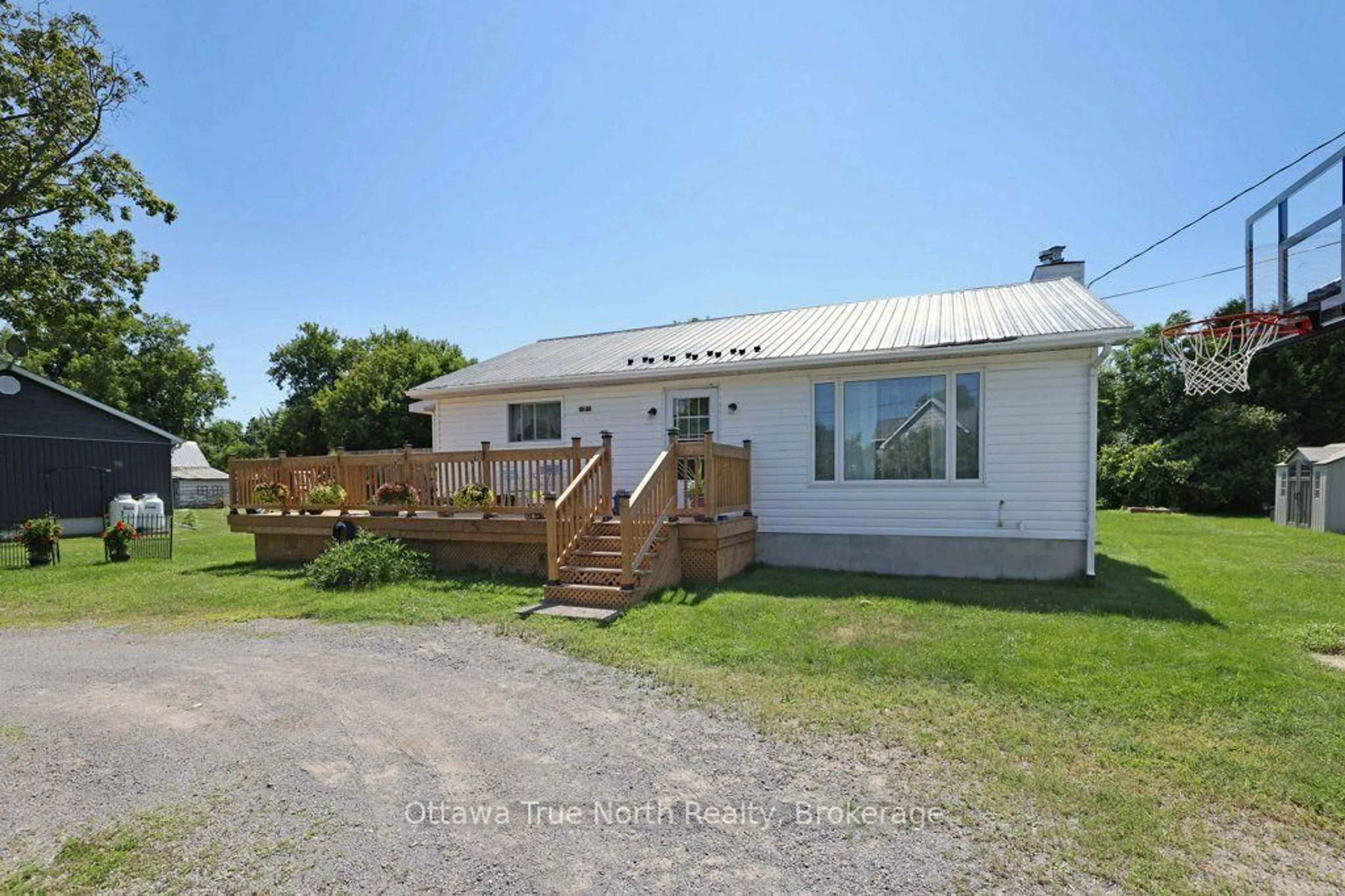 A pic from outside/outdoor area/front of a property/back of a property/a pic from drone, unknown for 45 Alston St, White Lake Ontario K0A 3L0