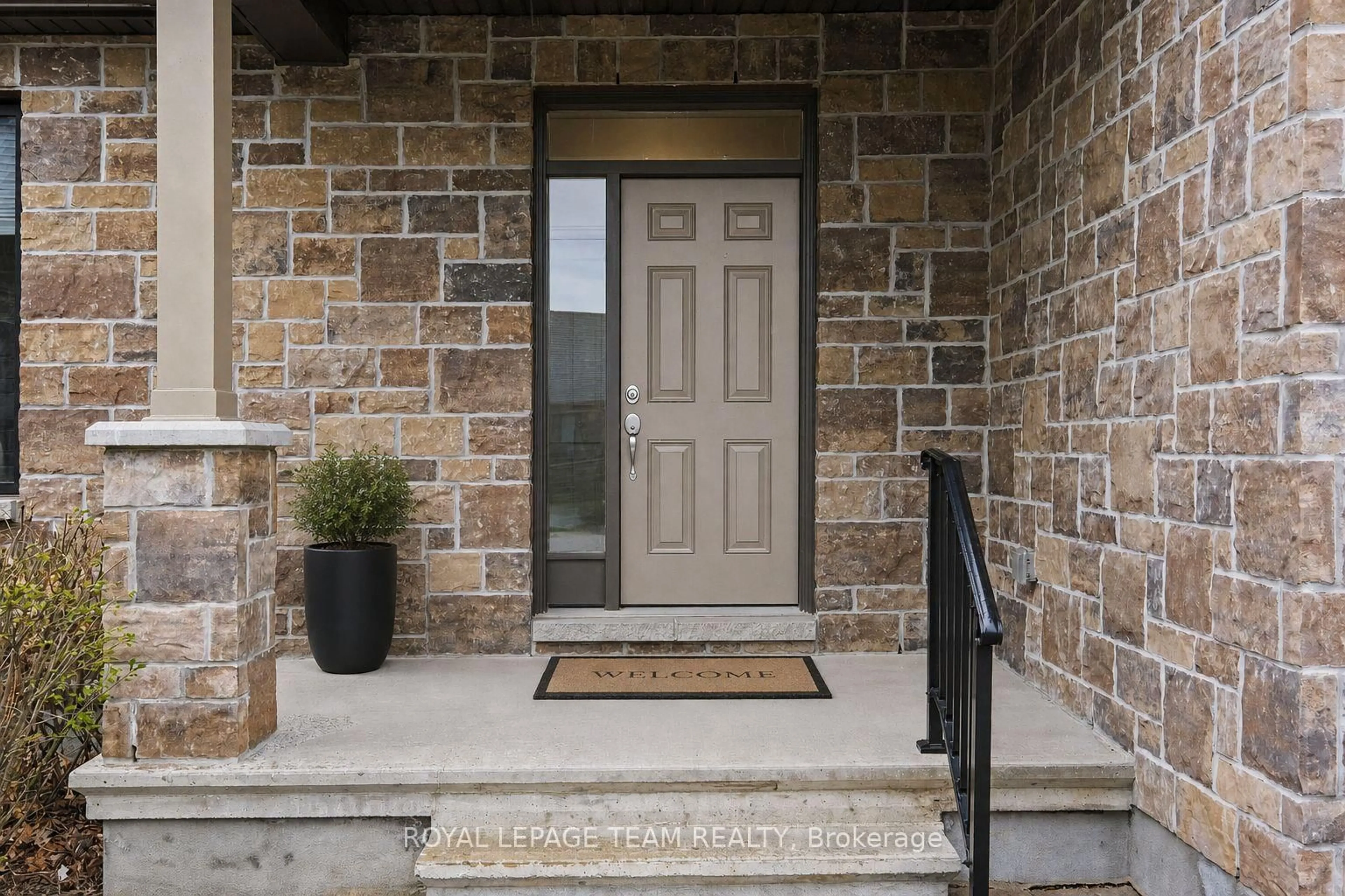 Indoor entryway for 62 Magnolia Way, North Grenville Ontario K0G 1J0