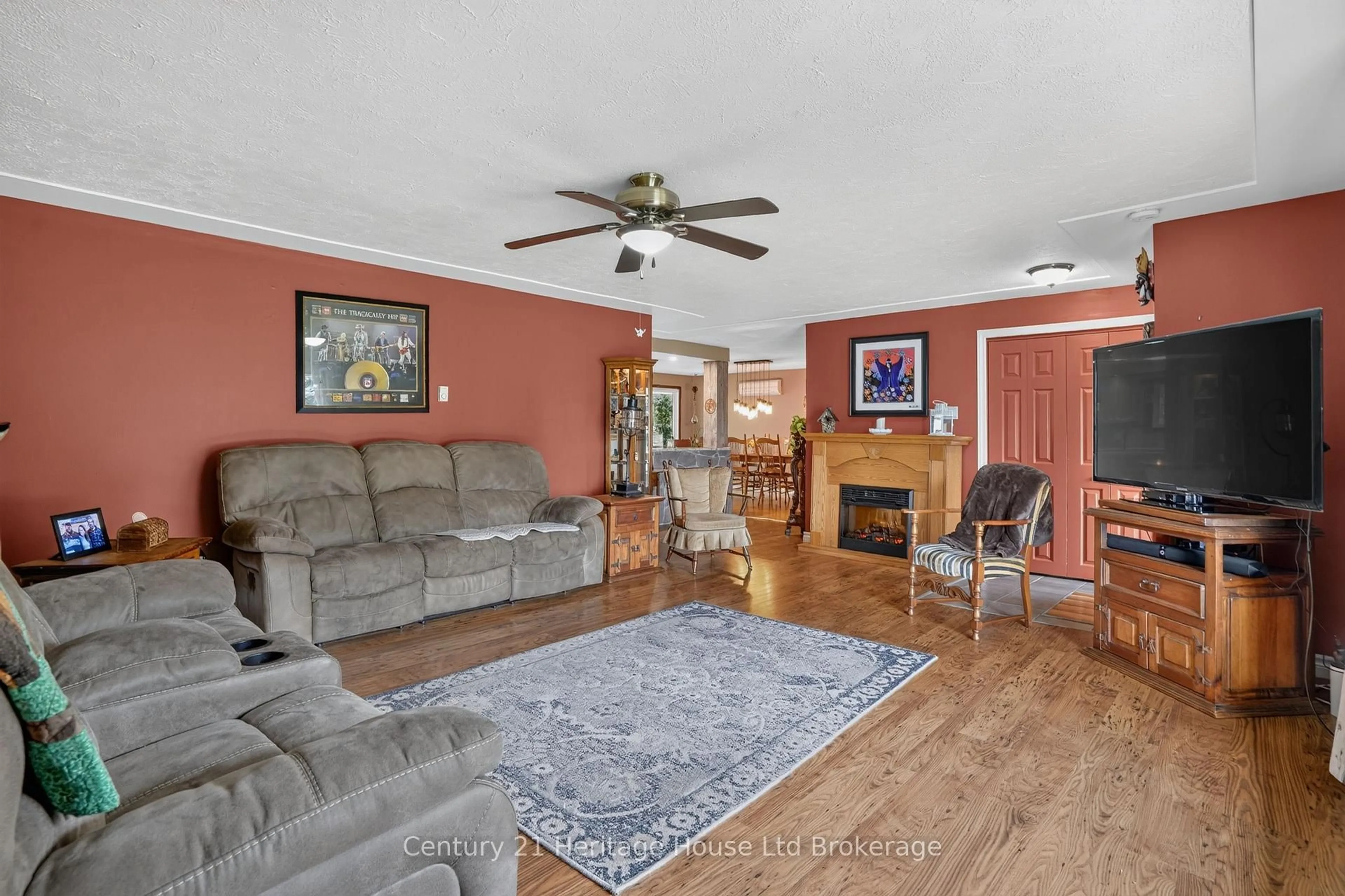 Living room with furniture, unknown for 264230 Prouse Rd, South-West Oxford Ontario N0J 1N0