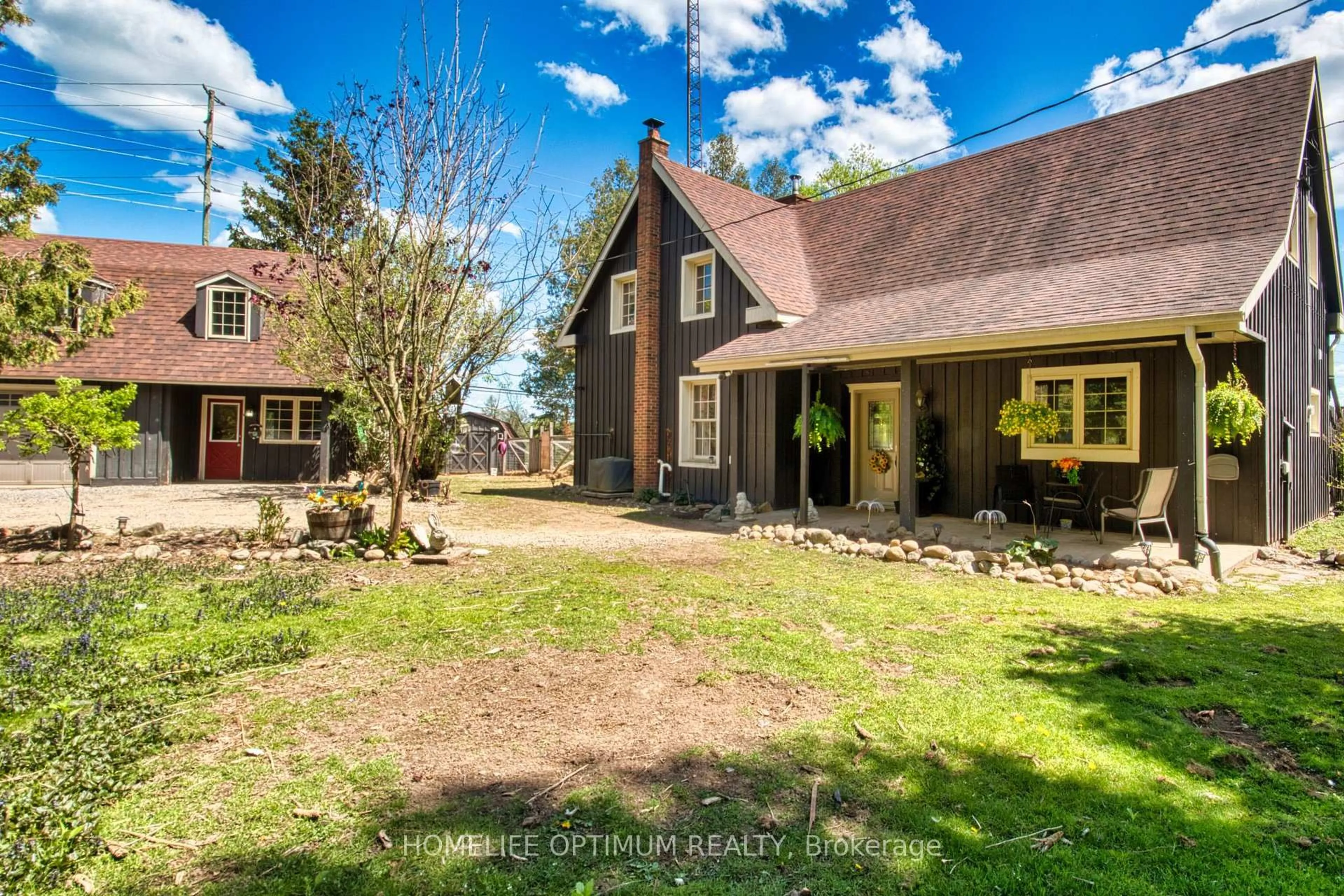 A pic from outside/outdoor area/front of a property/back of a property/a pic from drone, unknown for 41 Allensville Rd, Huntsville Ontario P0B 1M0