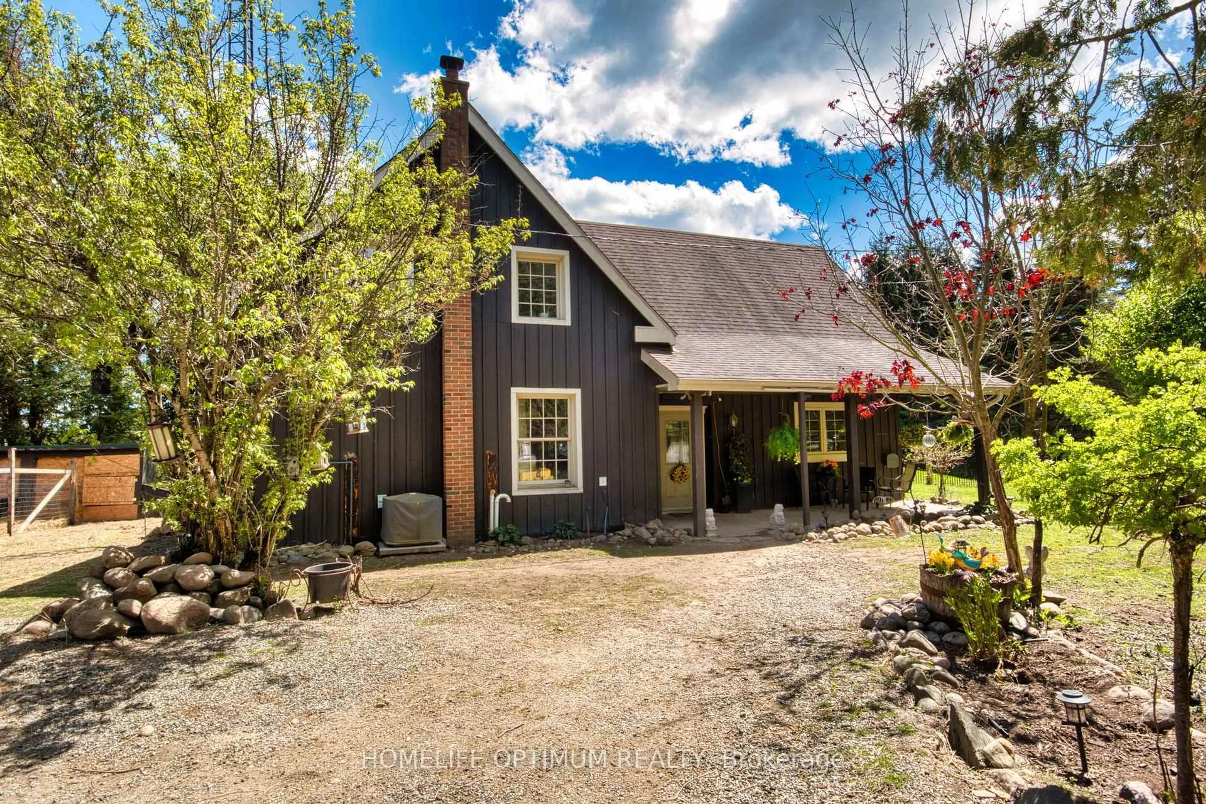 A pic from outside/outdoor area/front of a property/back of a property/a pic from drone, street for 41 Allensville Rd, Huntsville Ontario P0B 1M0