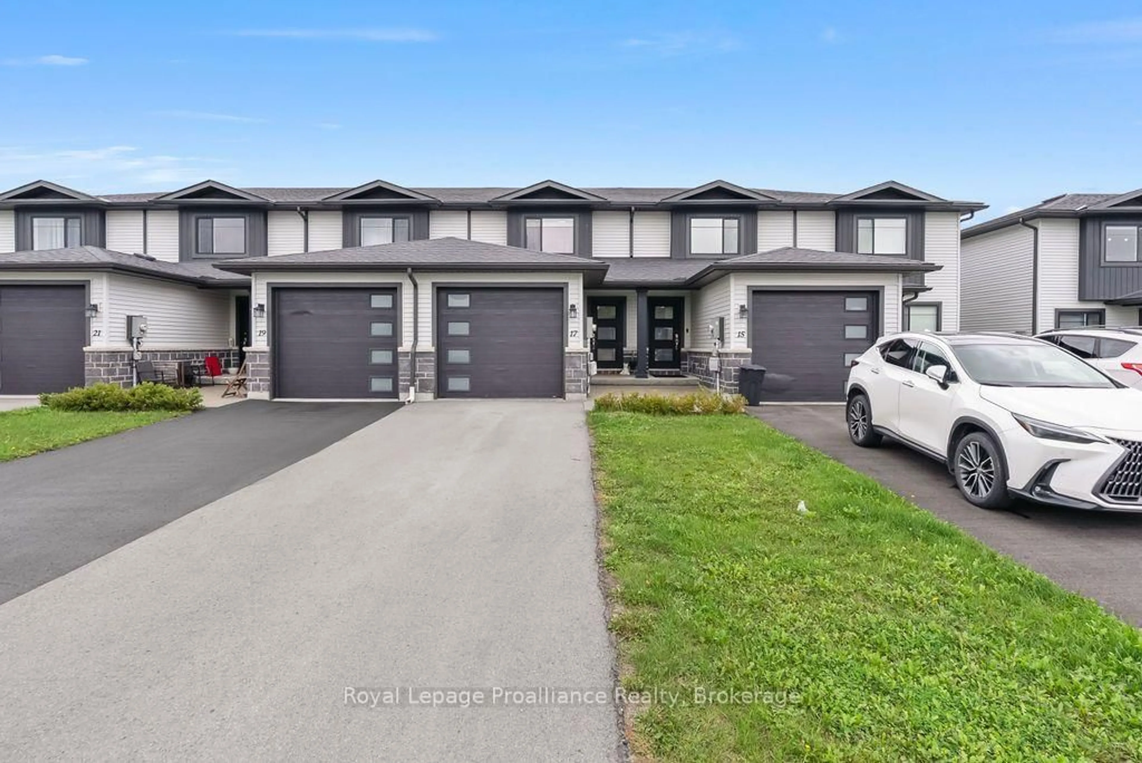 A pic from outside/outdoor area/front of a property/back of a property/a pic from drone, street for 17 Dewal Pl, Belleville Ontario K8P 0H3
