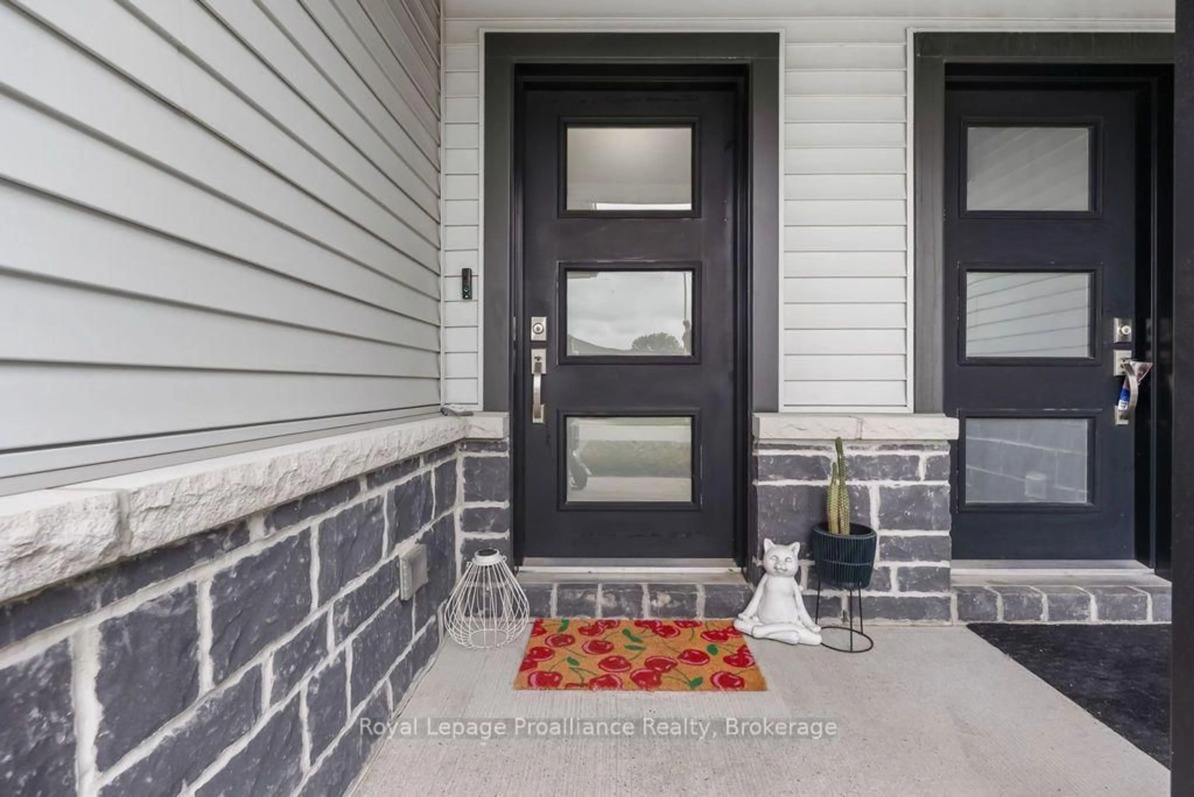 Indoor entryway for 17 Dewal Pl, Belleville Ontario K8P 0H3