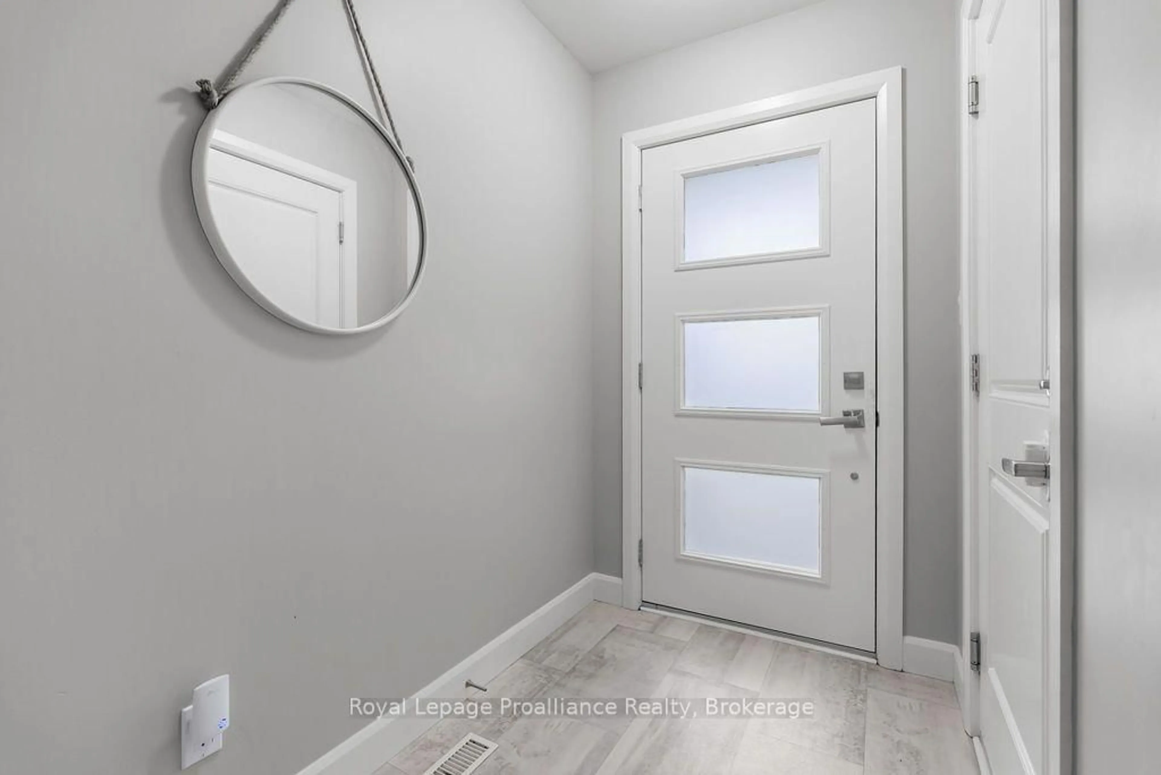 Indoor entryway for 17 Dewal Pl, Belleville Ontario K8P 0H3