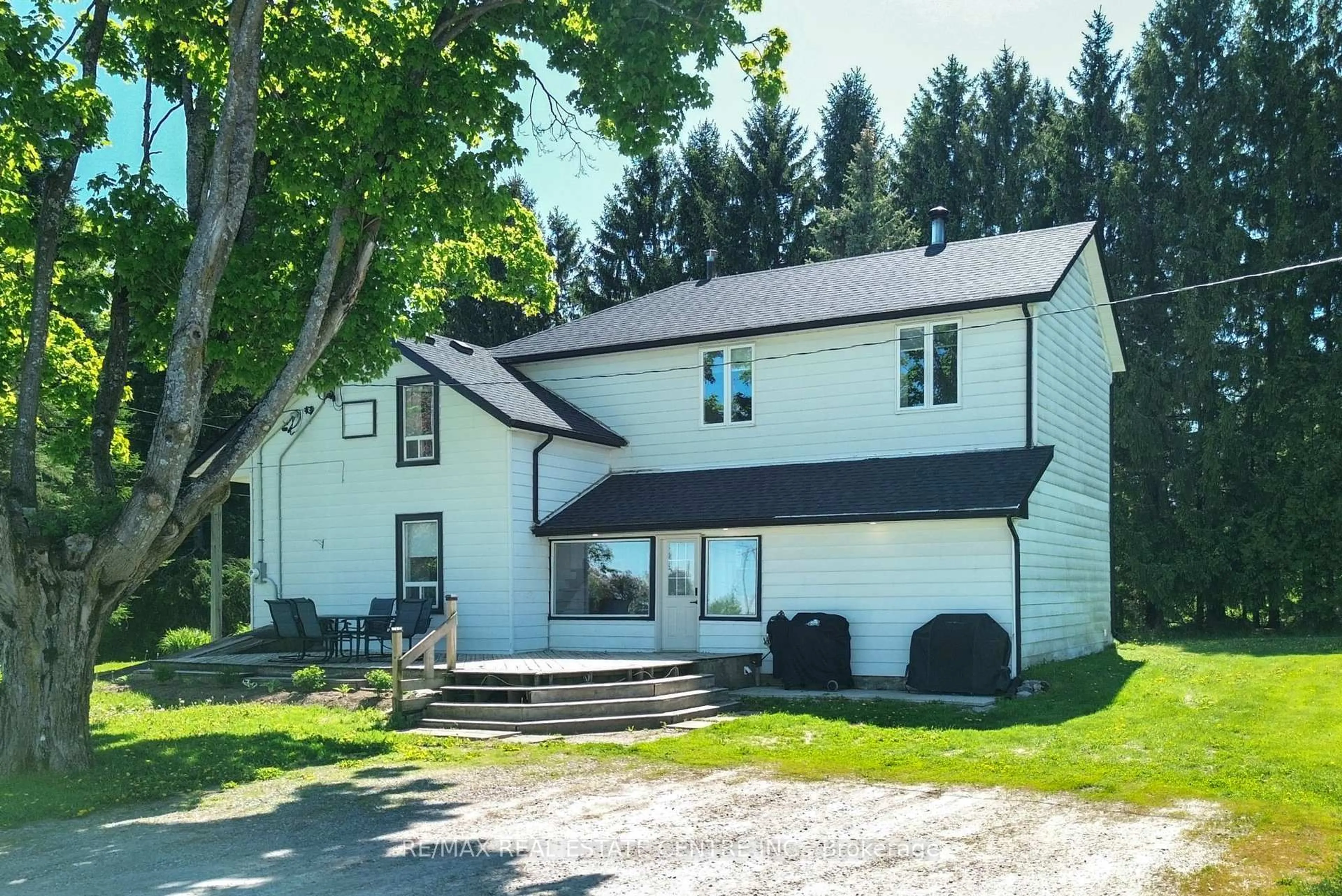 Home with vinyl exterior material, street for 347157 Mono Centre Rd, Mono Ontario L9W 5T6
