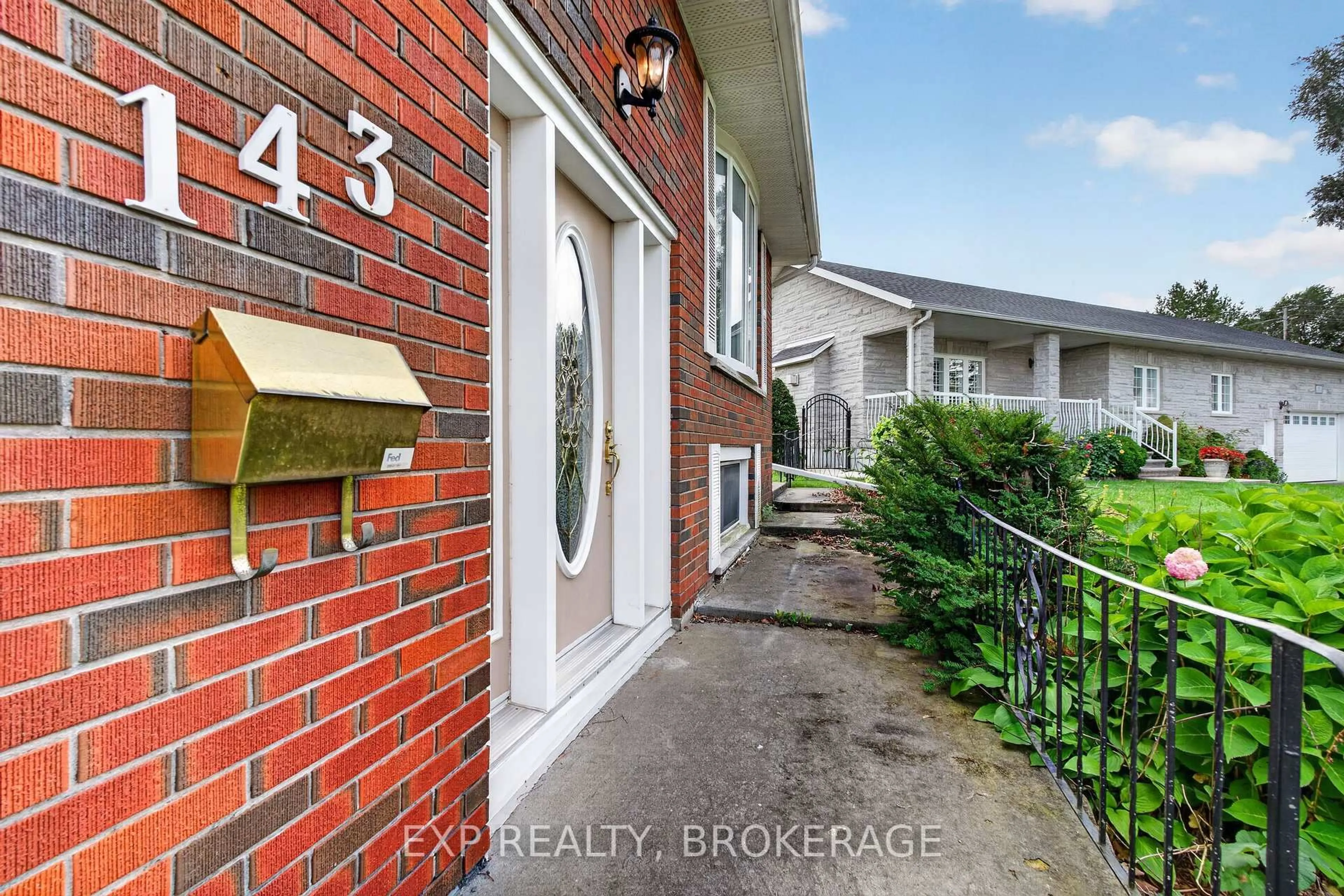 Indoor entryway for 143 MORENZ Cres, Kingston Ontario K7K 2X4