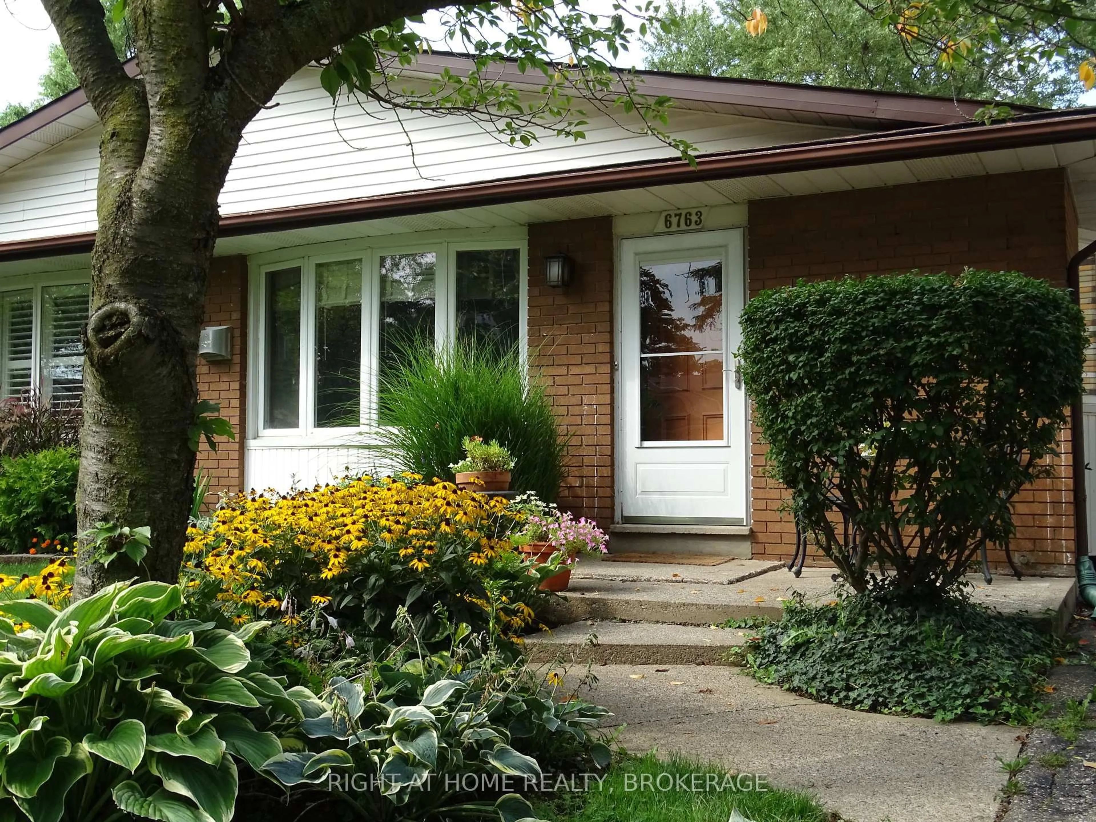 Home with brick exterior material, street for 6763 Wilinger St, Niagara Falls Ontario L2J 2B4