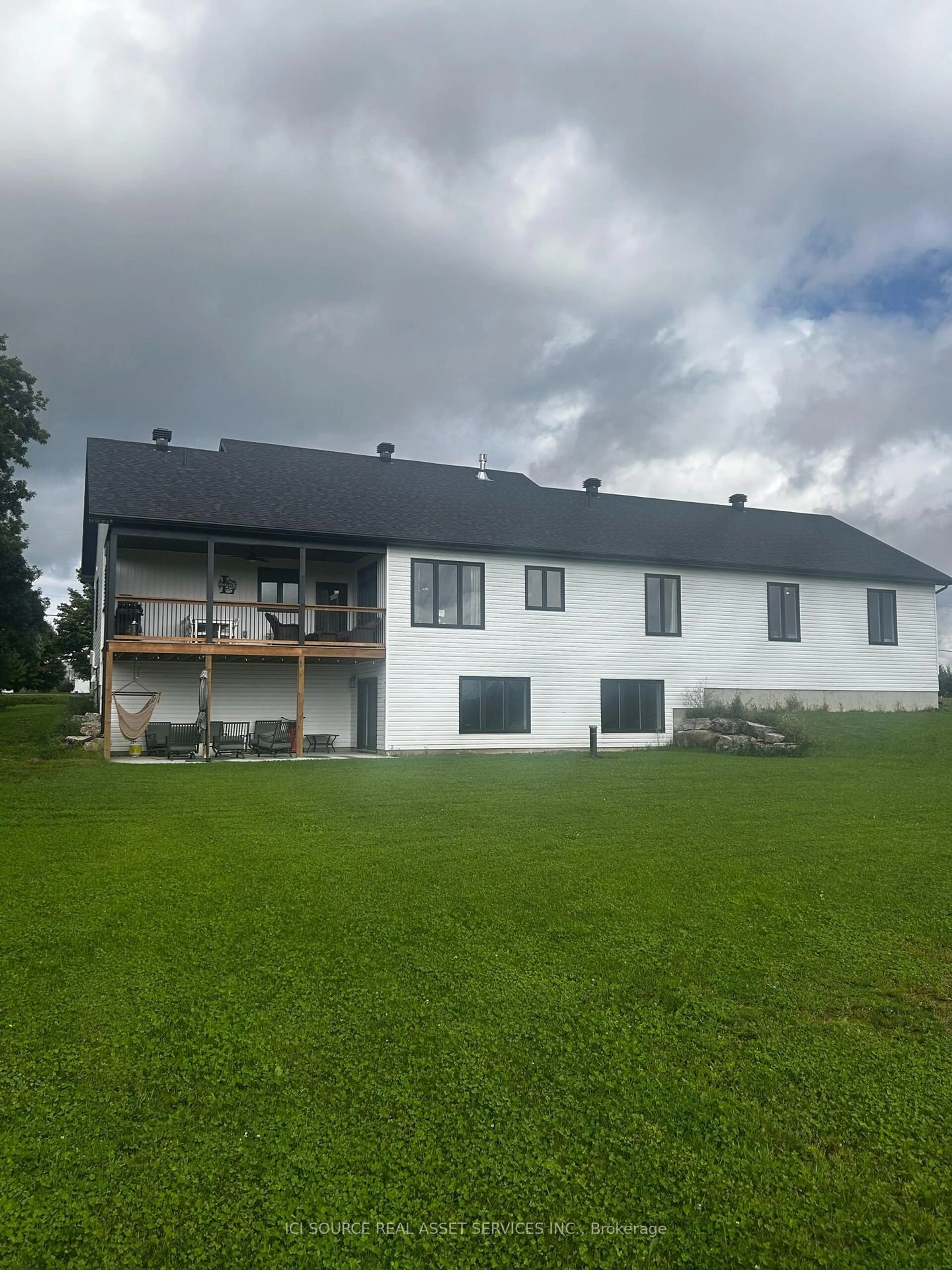 A pic from outside/outdoor area/front of a property/back of a property/a pic from drone, building for 723 Rosedale Rd, Smiths Falls Ontario K7A 4S7