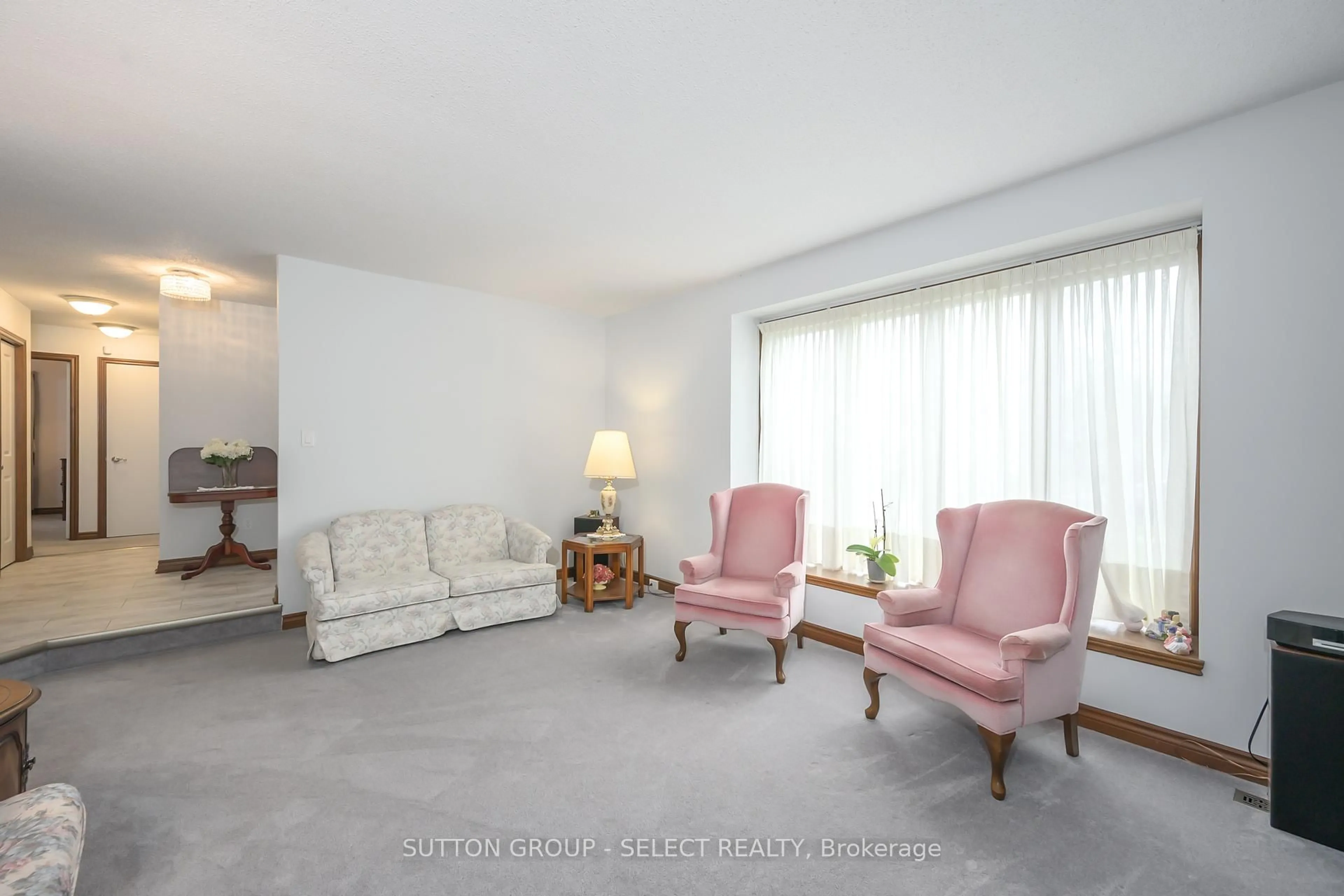Living room with furniture, unknown for 260 VILLAGE GREEN Ave, London South Ontario N6J 3Z6