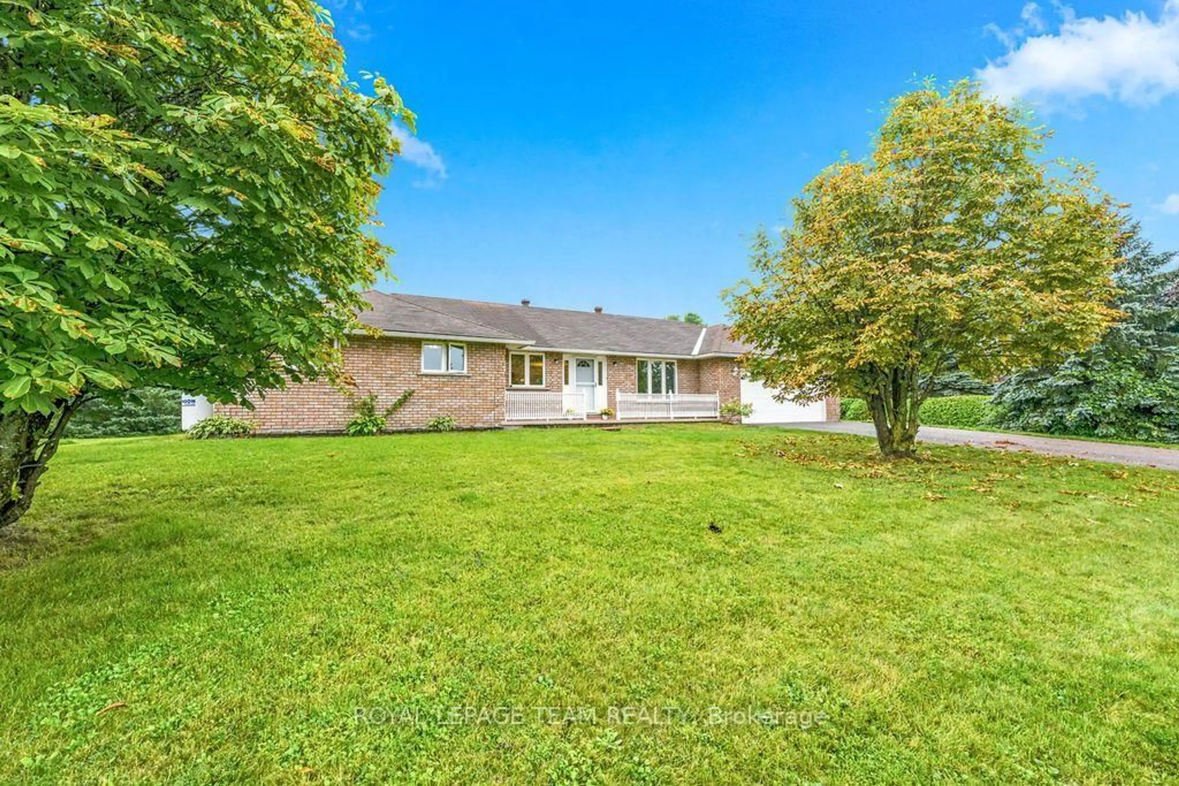A pic from outside/outdoor area/front of a property/back of a property/a pic from drone, unknown for 13 Springfield Dr, Cobden Ontario K0J 1K0