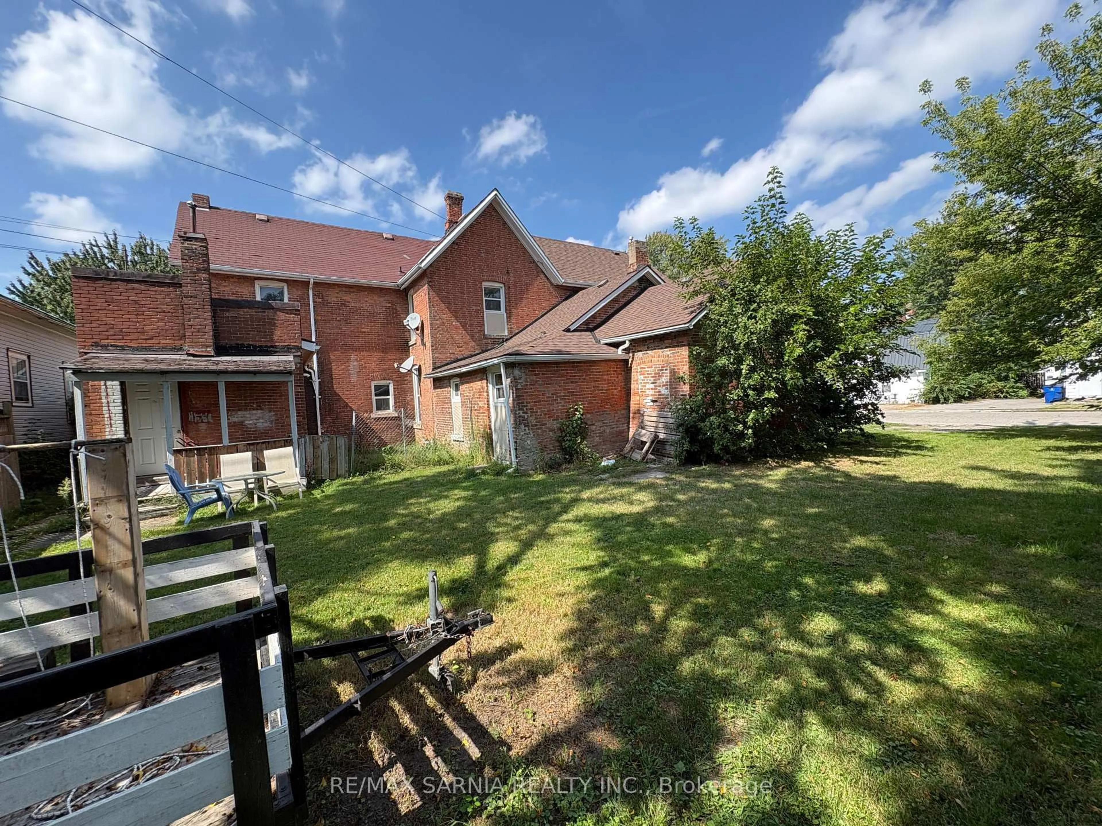 A pic from outside/outdoor area/front of a property/back of a property/a pic from drone, unknown for 50 Lorne Ave #48, 49, 50, Chatham-Kent Ontario N7M 1R9