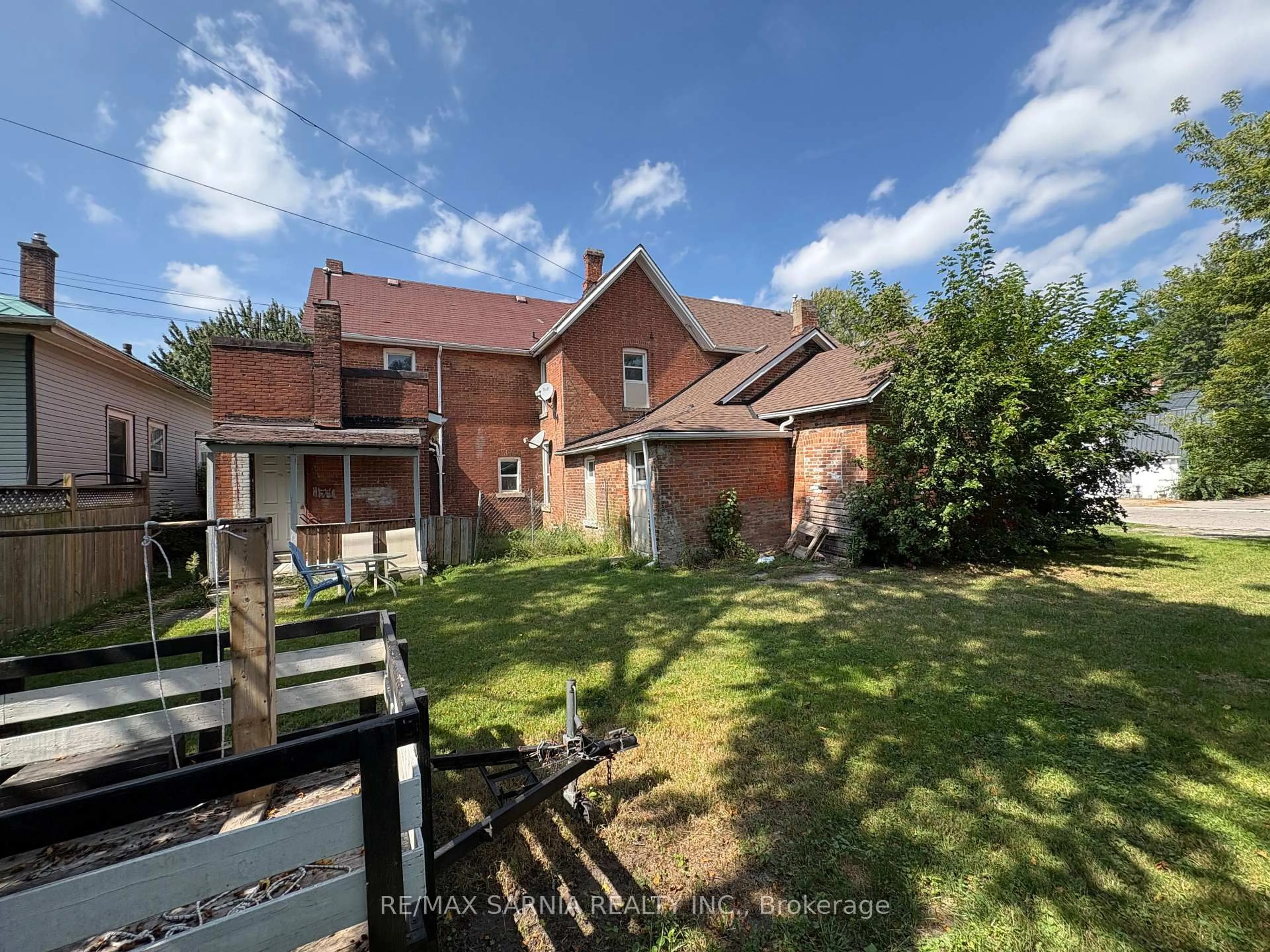 A pic from outside/outdoor area/front of a property/back of a property/a pic from drone, street for 50 Lorne Ave #48, 49, 50, Chatham-Kent Ontario N7M 1R9
