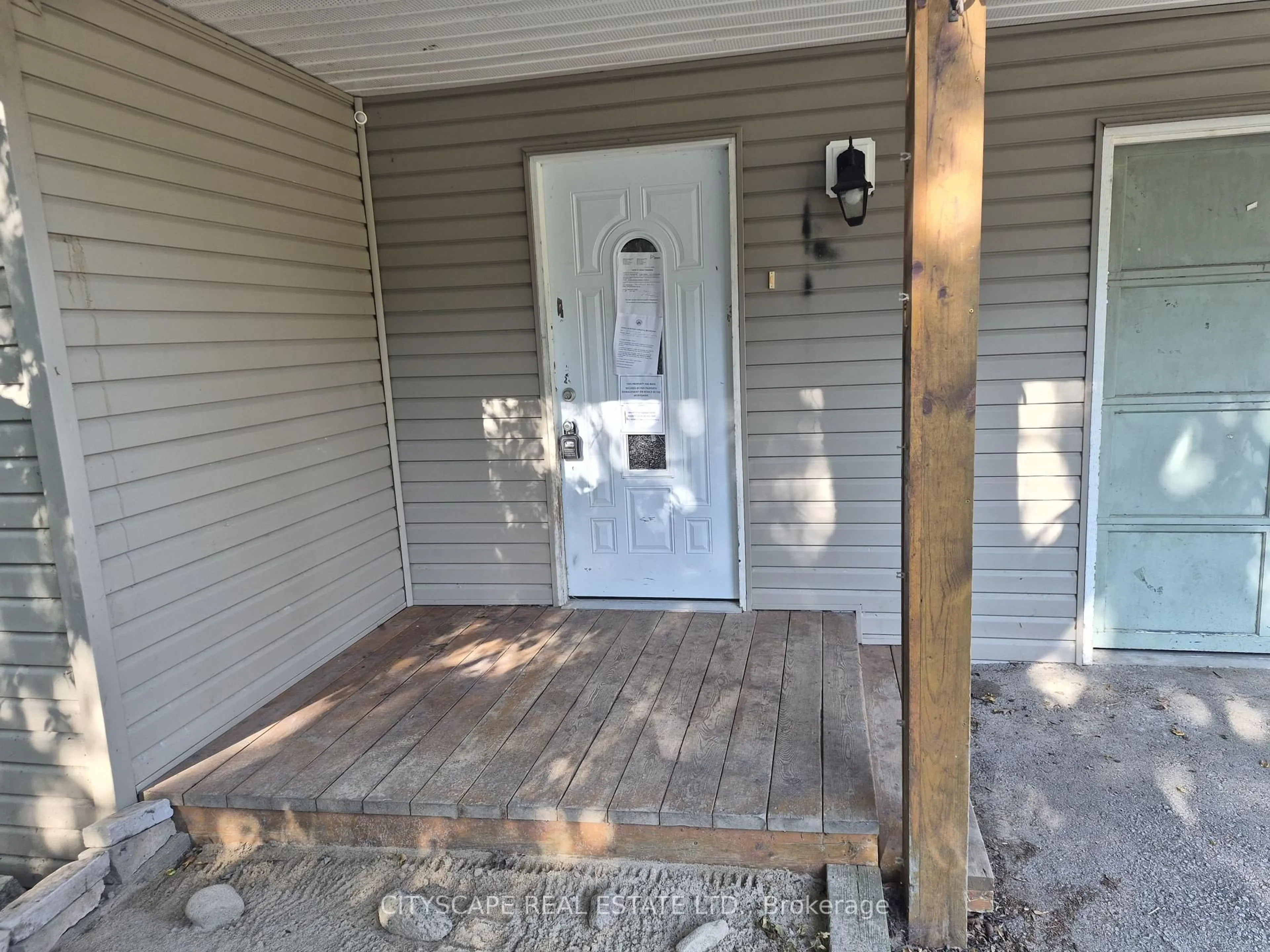 Indoor entryway for 108 Gordon St, Chatsworth Ontario N0H 2V0