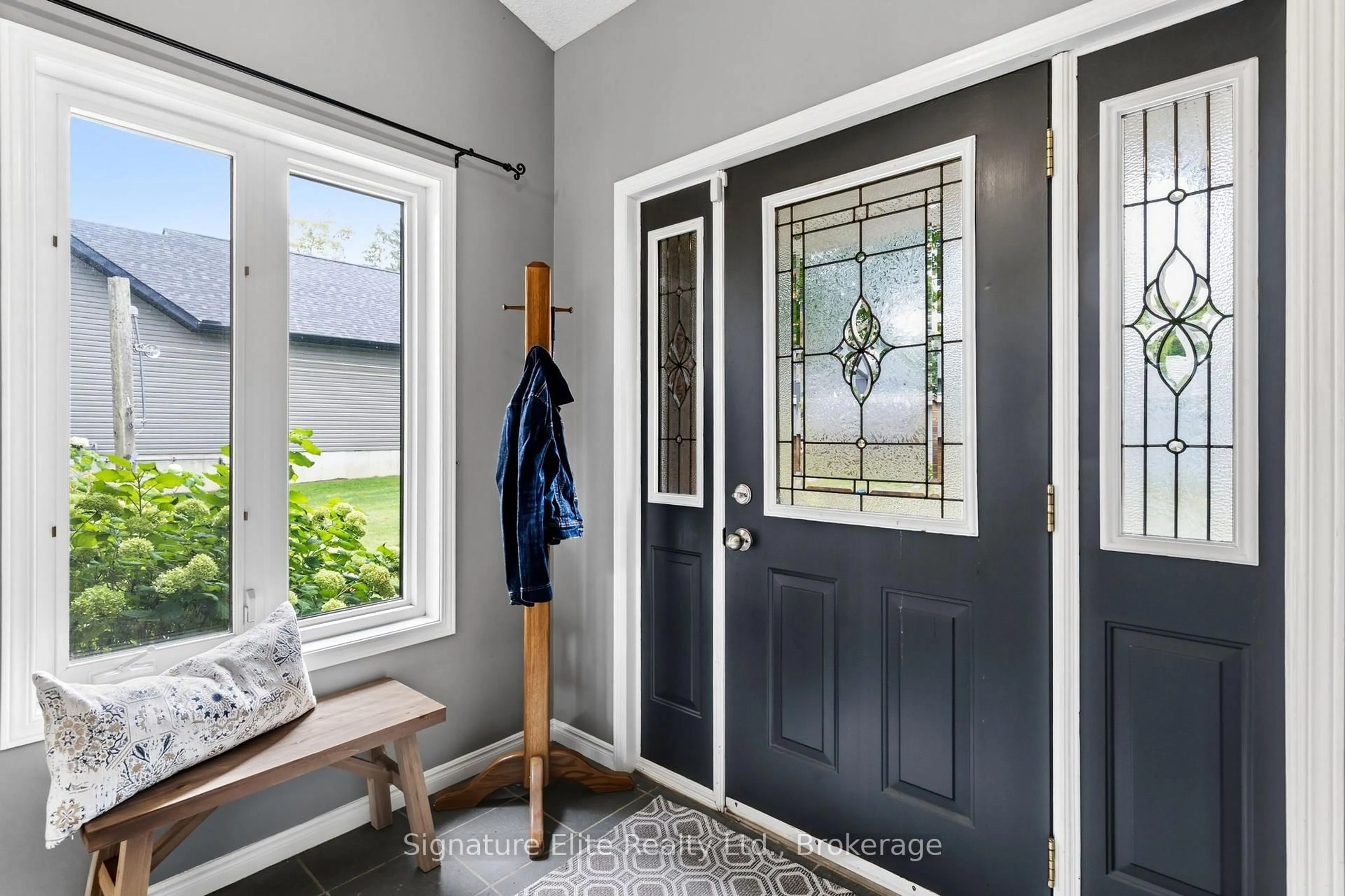 Indoor entryway for 750 Balsam Lake Dr, Kawartha Lakes Ontario K0M 2B0