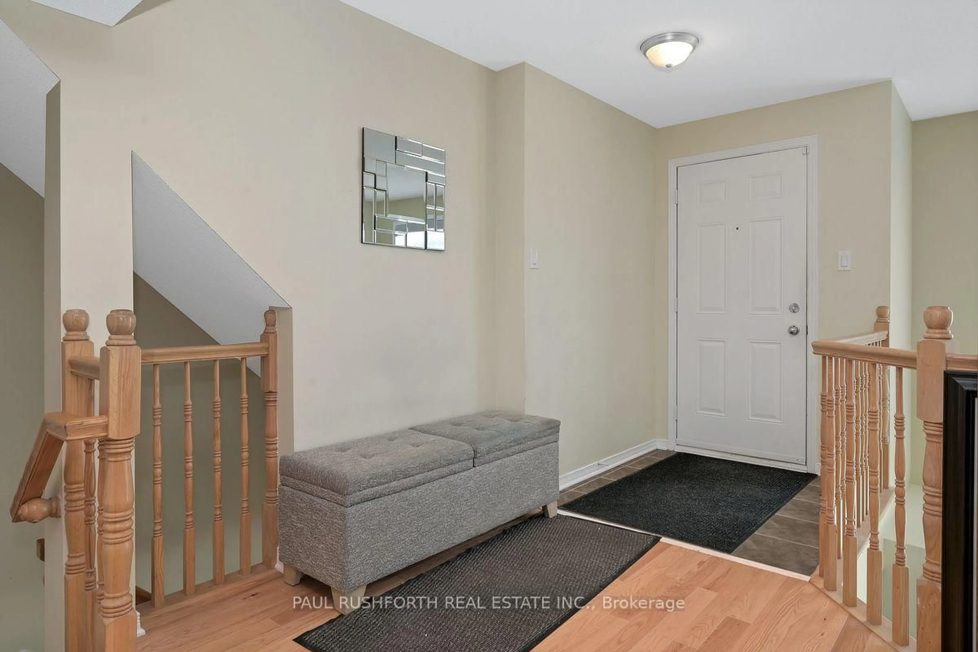 Indoor entryway for 70 Edenvale Dr #176, Ottawa Ontario K2K 3N6
