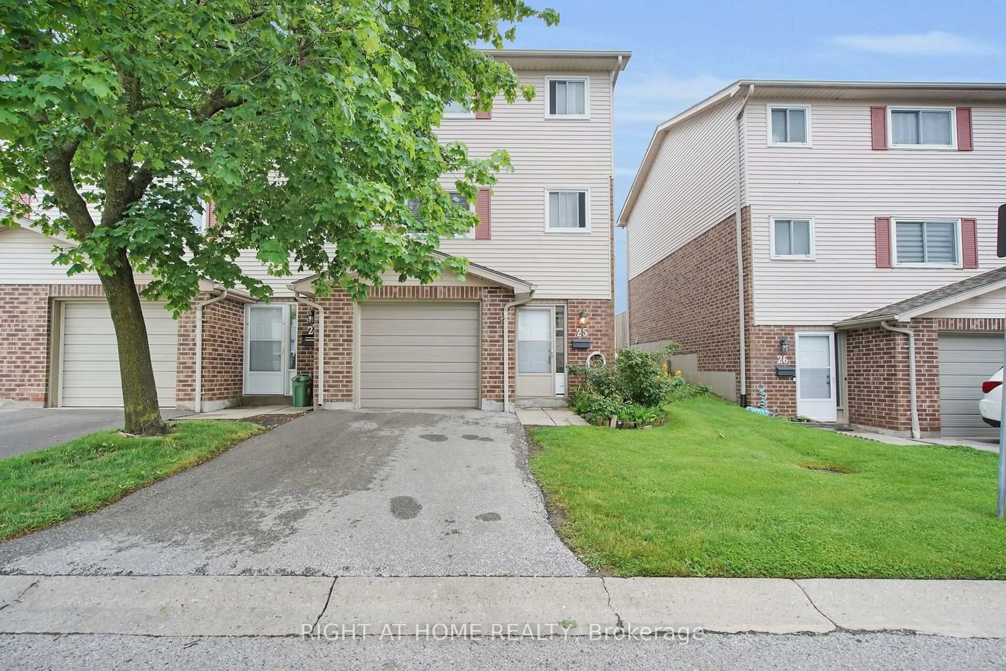 A pic from outside/outdoor area/front of a property/back of a property/a pic from drone, street for 450 Pond Mills Rd #25, London South Ontario N5Z 4X2