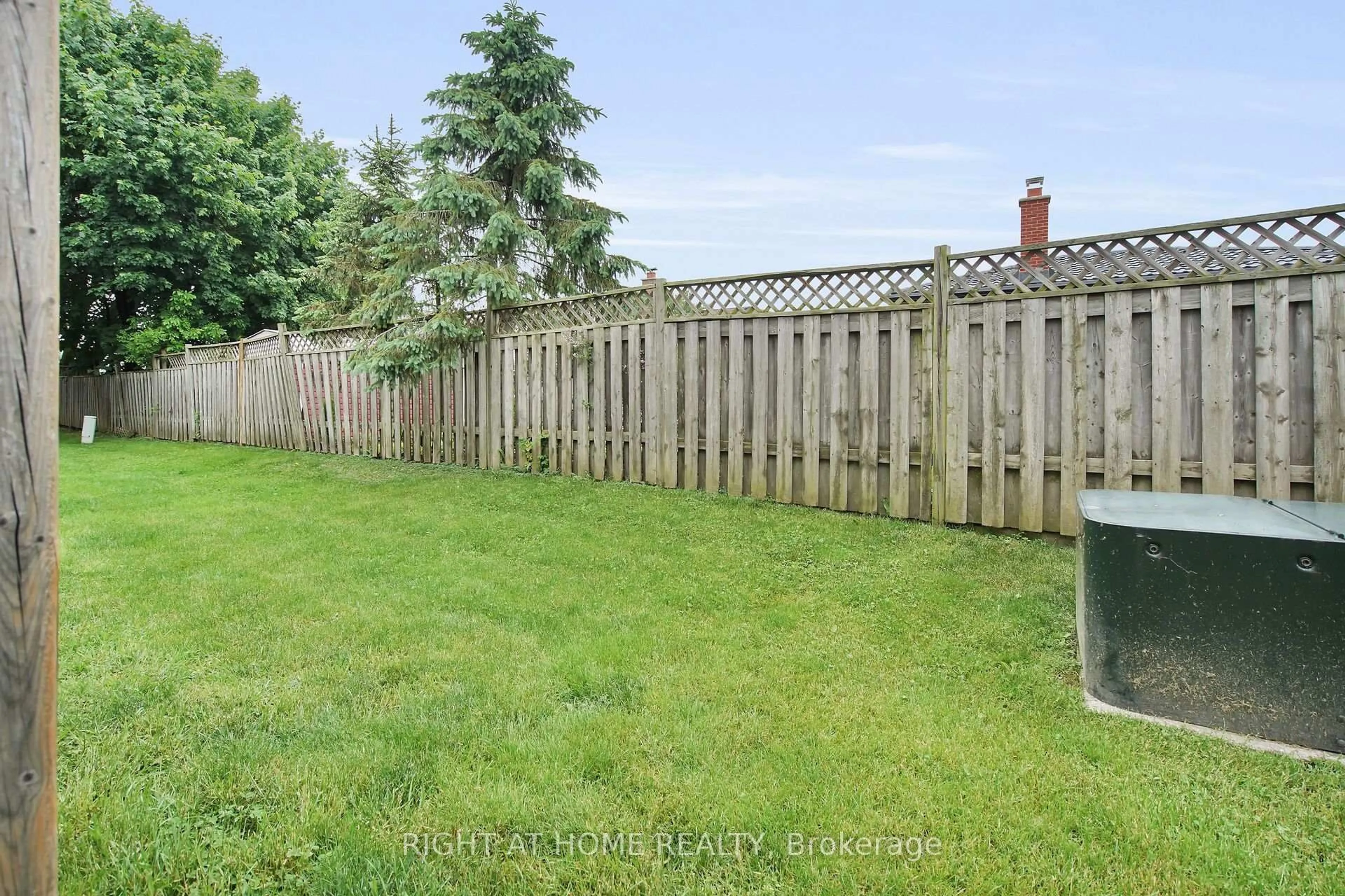 A pic from outside/outdoor area/front of a property/back of a property/a pic from drone, unknown for 450 Pond Mills Rd #25, London South Ontario N5Z 4X2