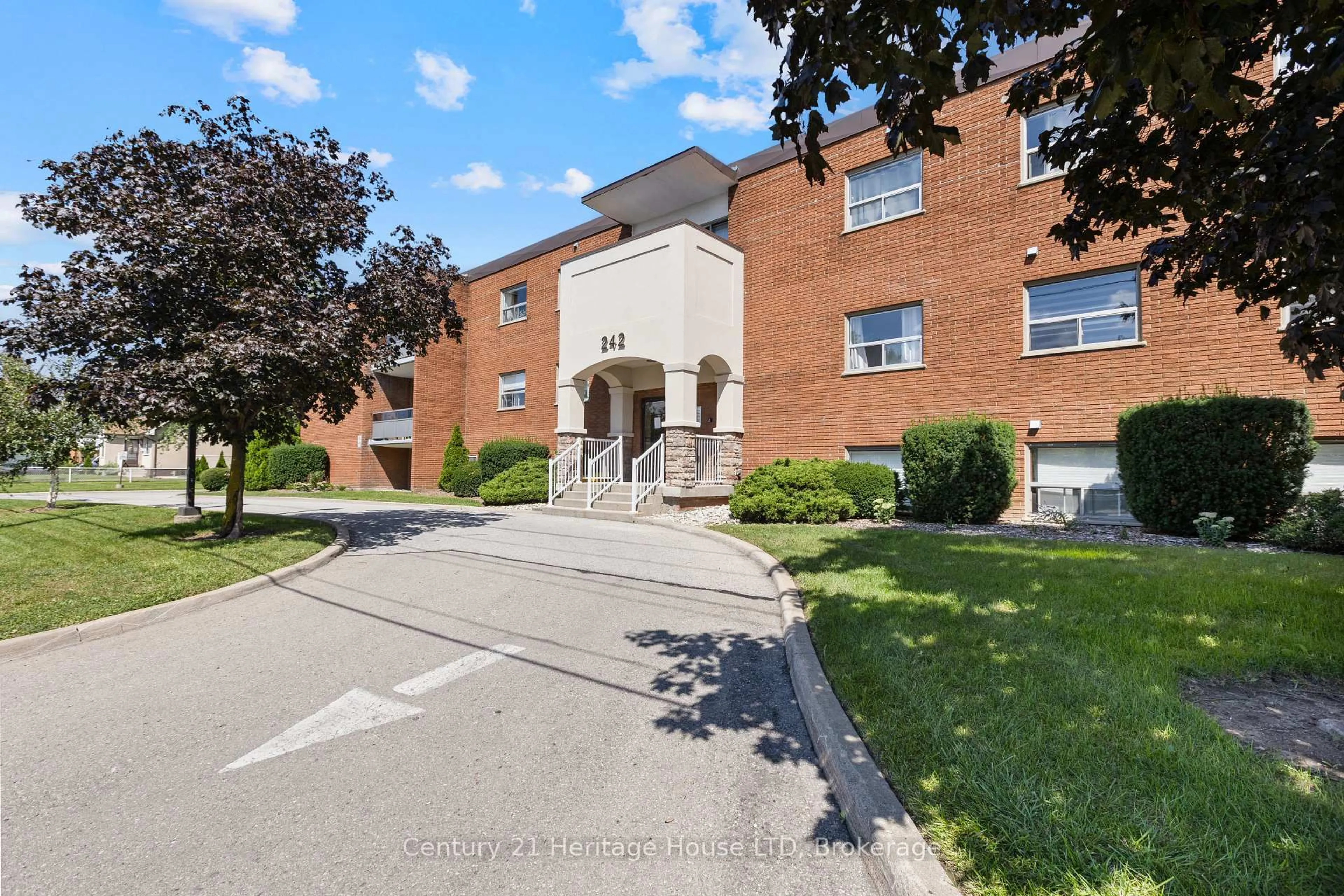 A pic from outside/outdoor area/front of a property/back of a property/a pic from drone, unknown for 242 Oakdale Ave #109, St. Catharines Ontario L2P 3K5