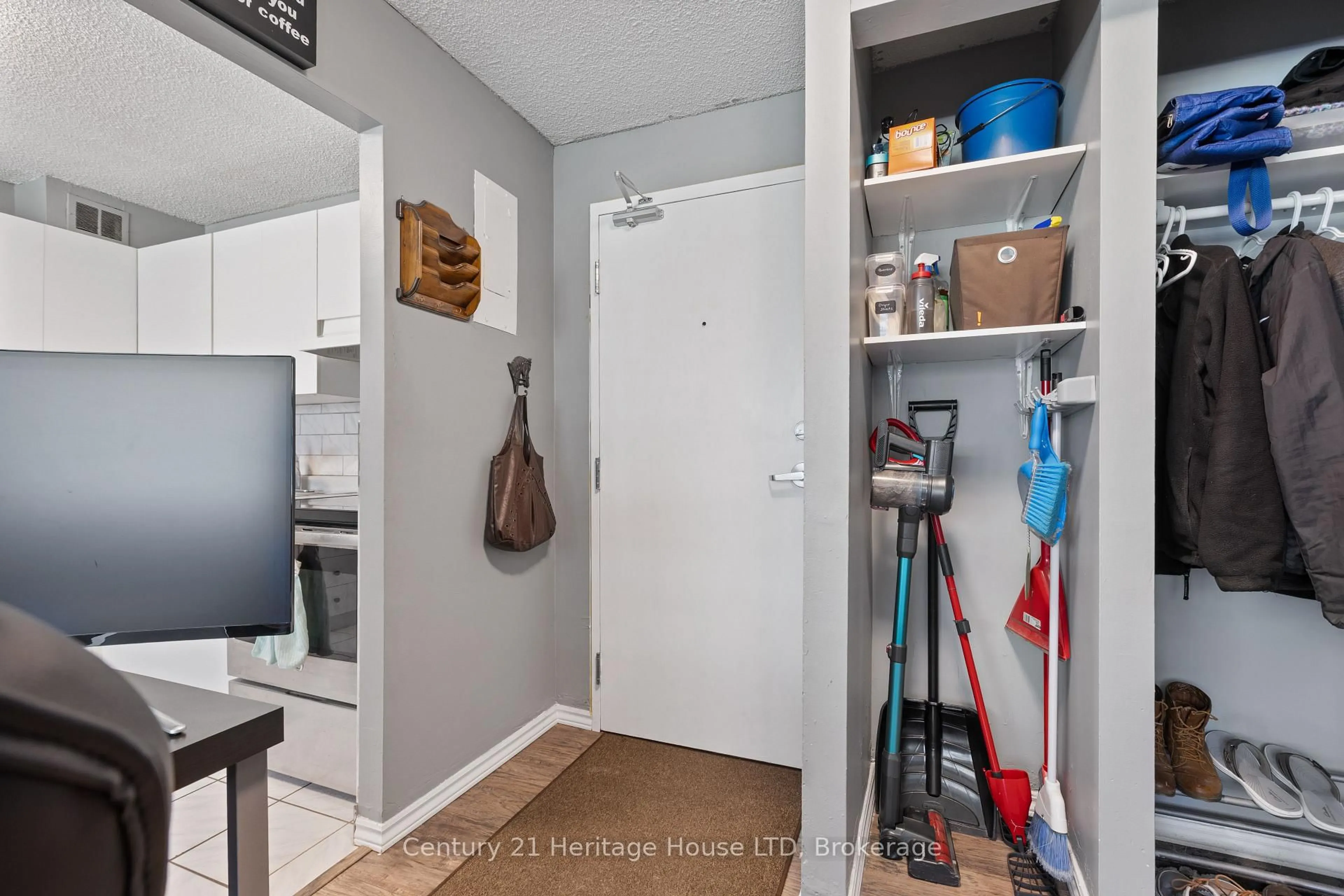 Unknown for 242 Oakdale Ave #109, St. Catharines Ontario L2P 3K5