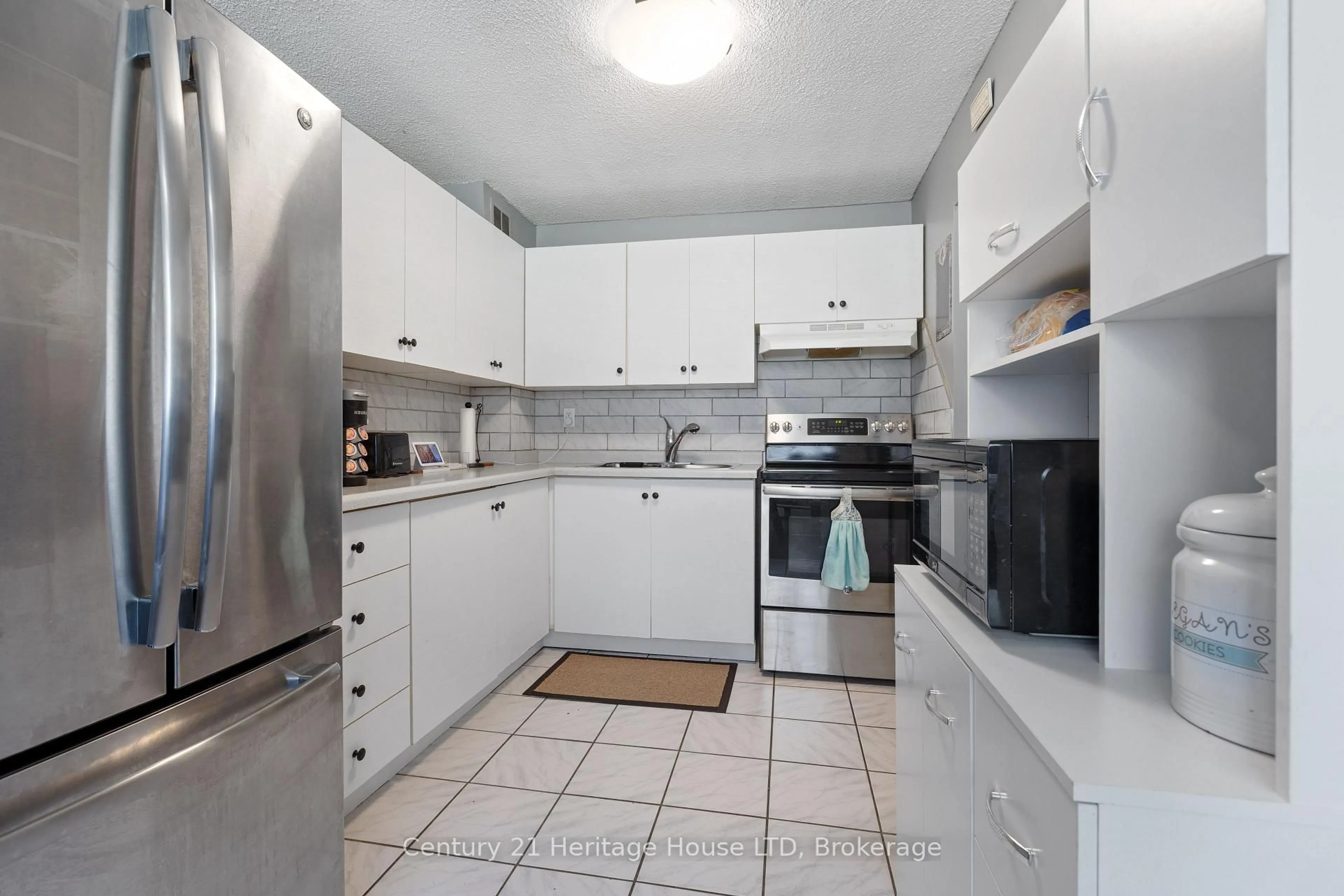 Standard kitchen, unknown for 242 Oakdale Ave #109, St. Catharines Ontario L2P 3K5