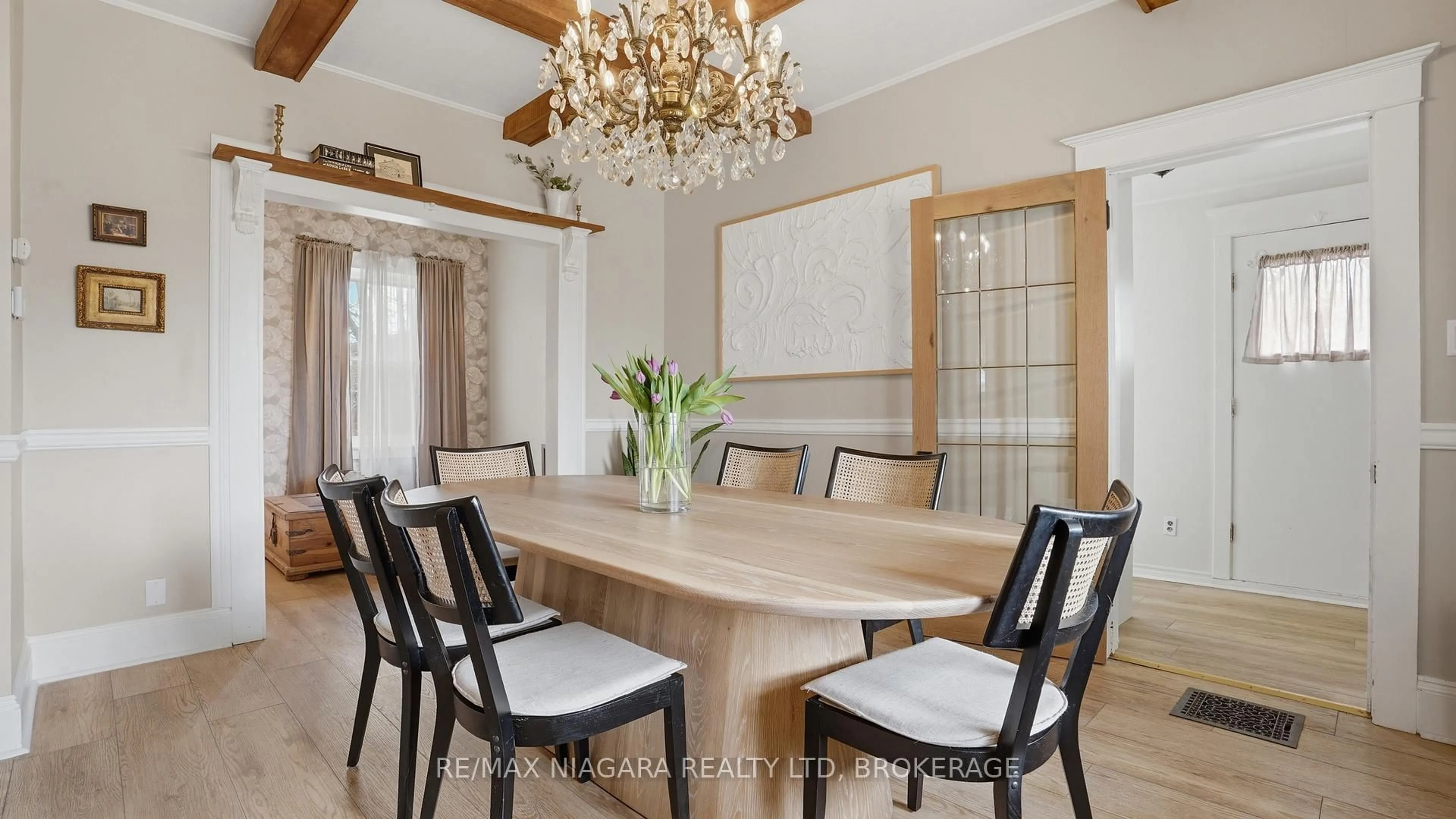 Dining room, wood/laminate floor for 106 Colborne St, Welland Ontario L3B 3P1