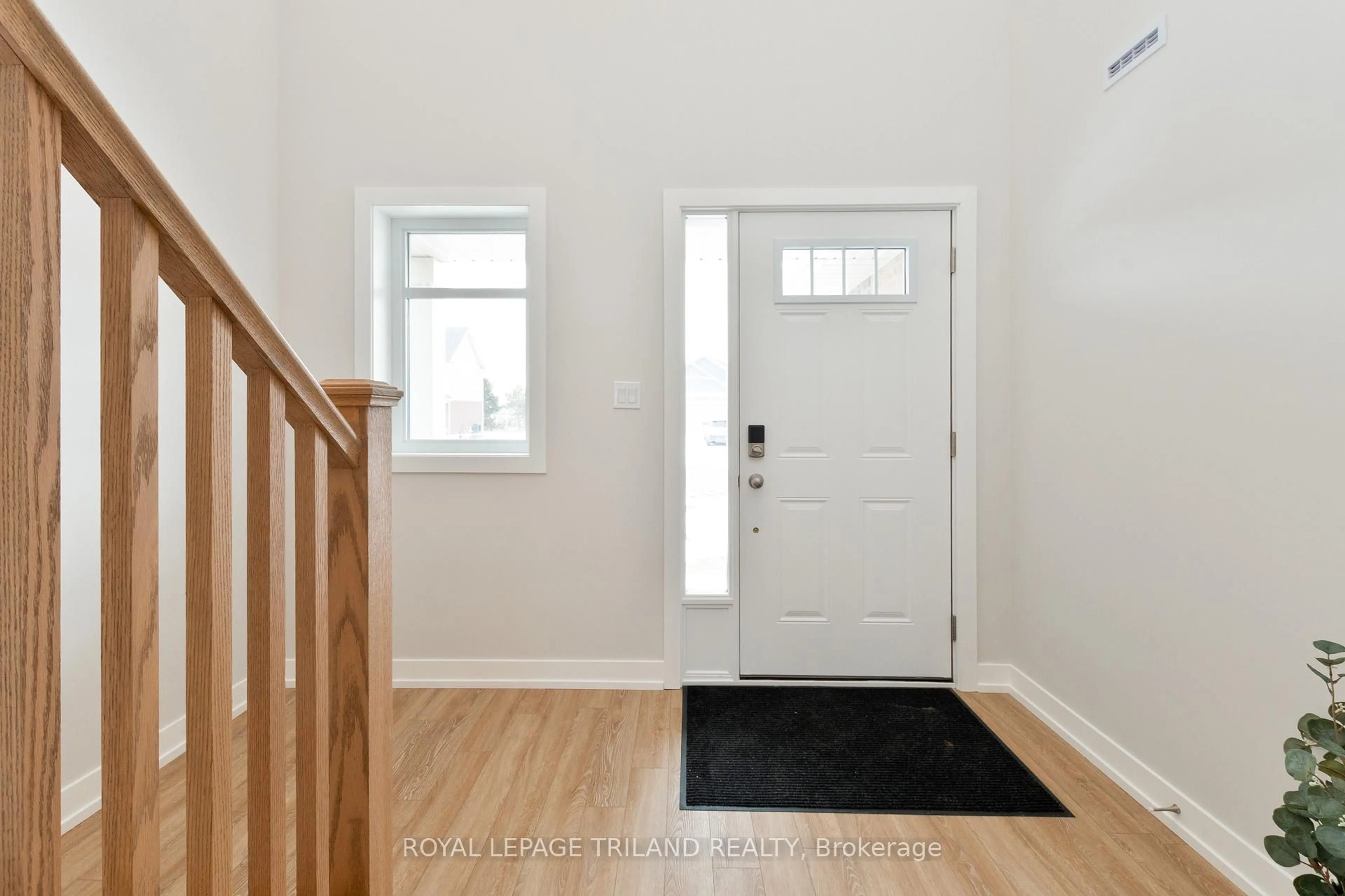 Indoor entryway for 112 Styles Dr, St. Thomas Ontario N5R 0N8
