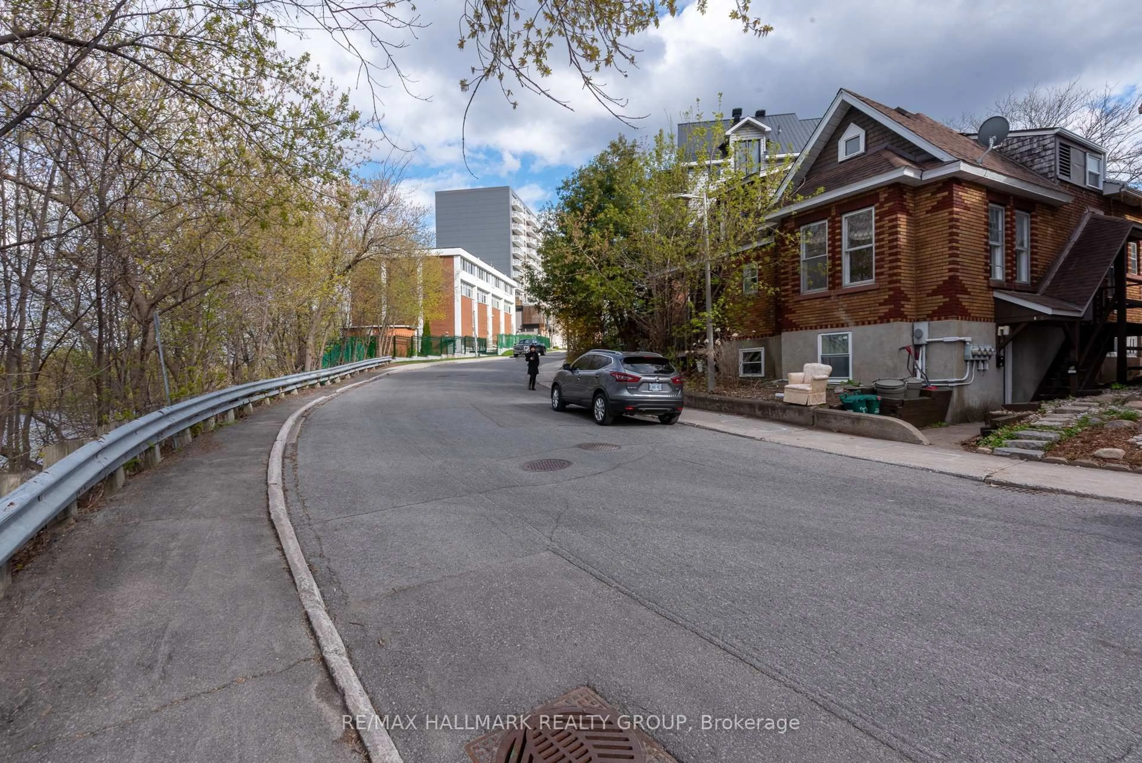 Blurry image for 82 - 86 Wurtemburg St, Ottawa Ontario K1N 8M2