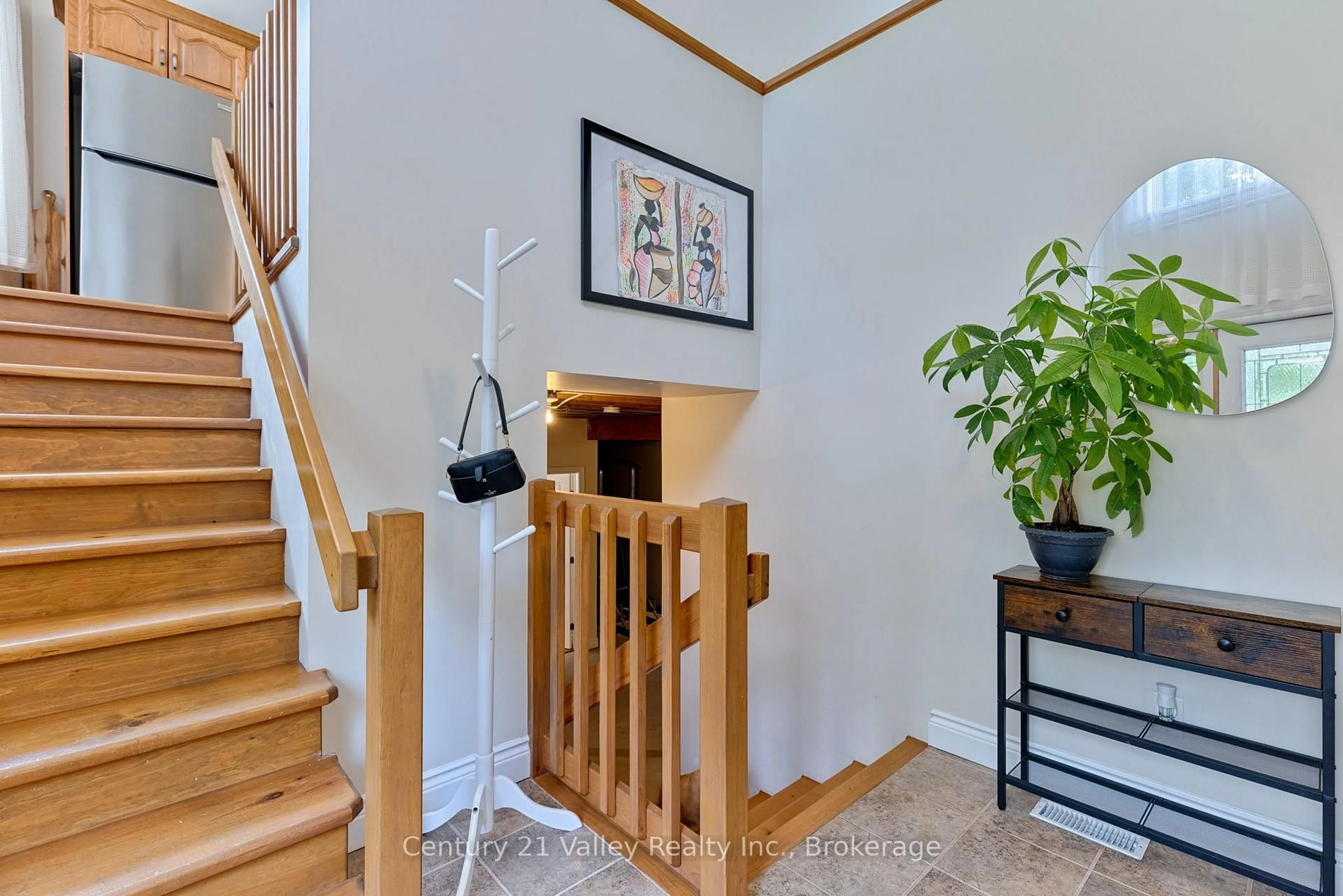 Indoor entryway for 1514 Whitton Rd, Renfrew Ontario K7V 3Z6