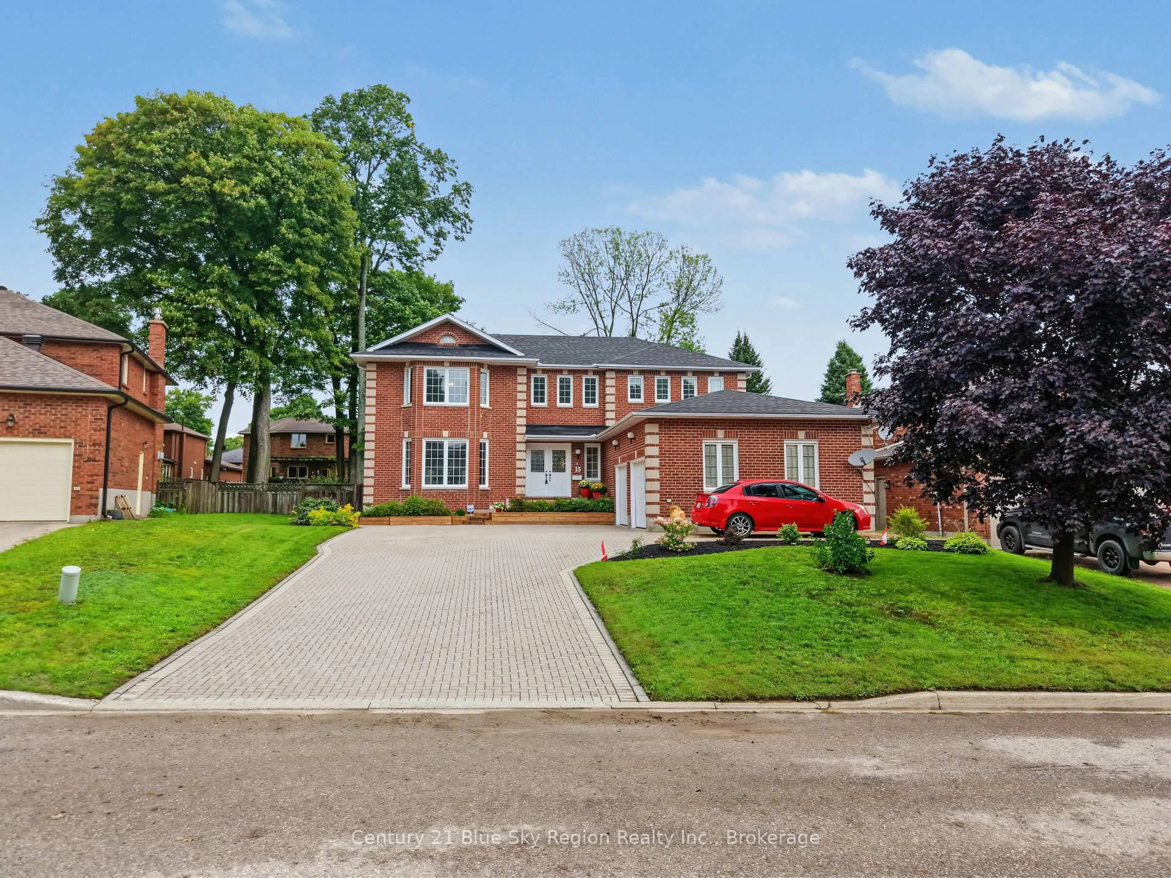Home with brick exterior material, street for 15 Robinhood Crt, North Bay Ontario P1C 1L3