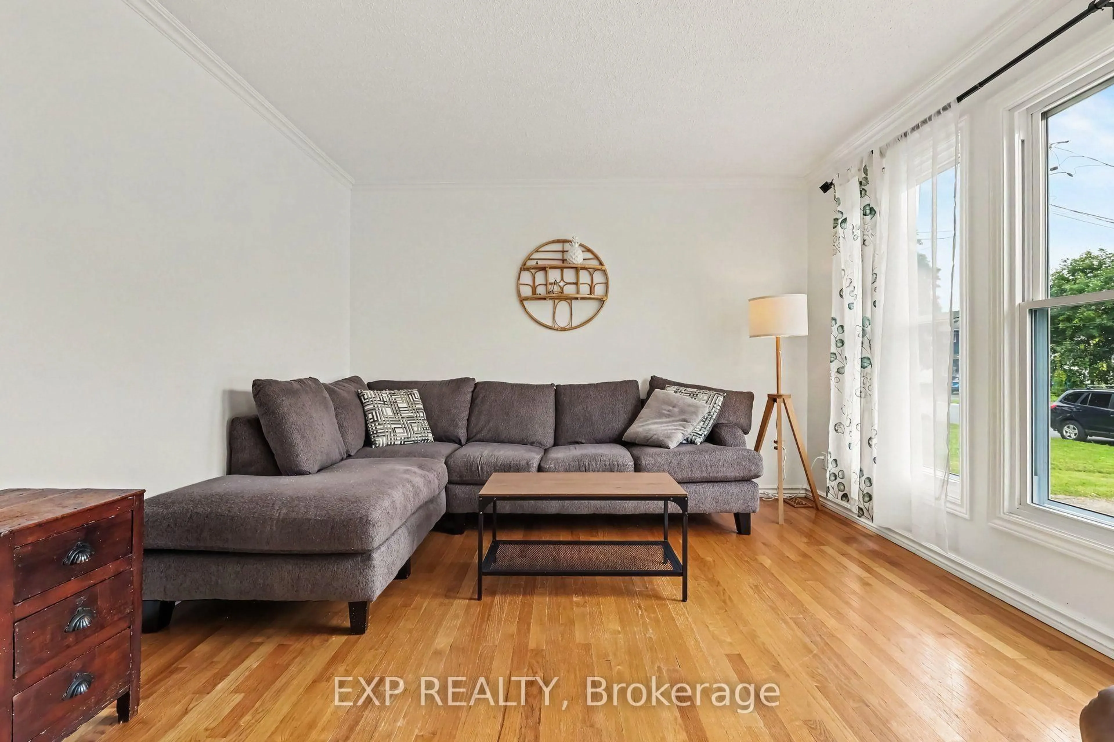 Living room with furniture, wood/laminate floor for 18 Centre St, Clarence-Rockland Ontario K0A 1E0