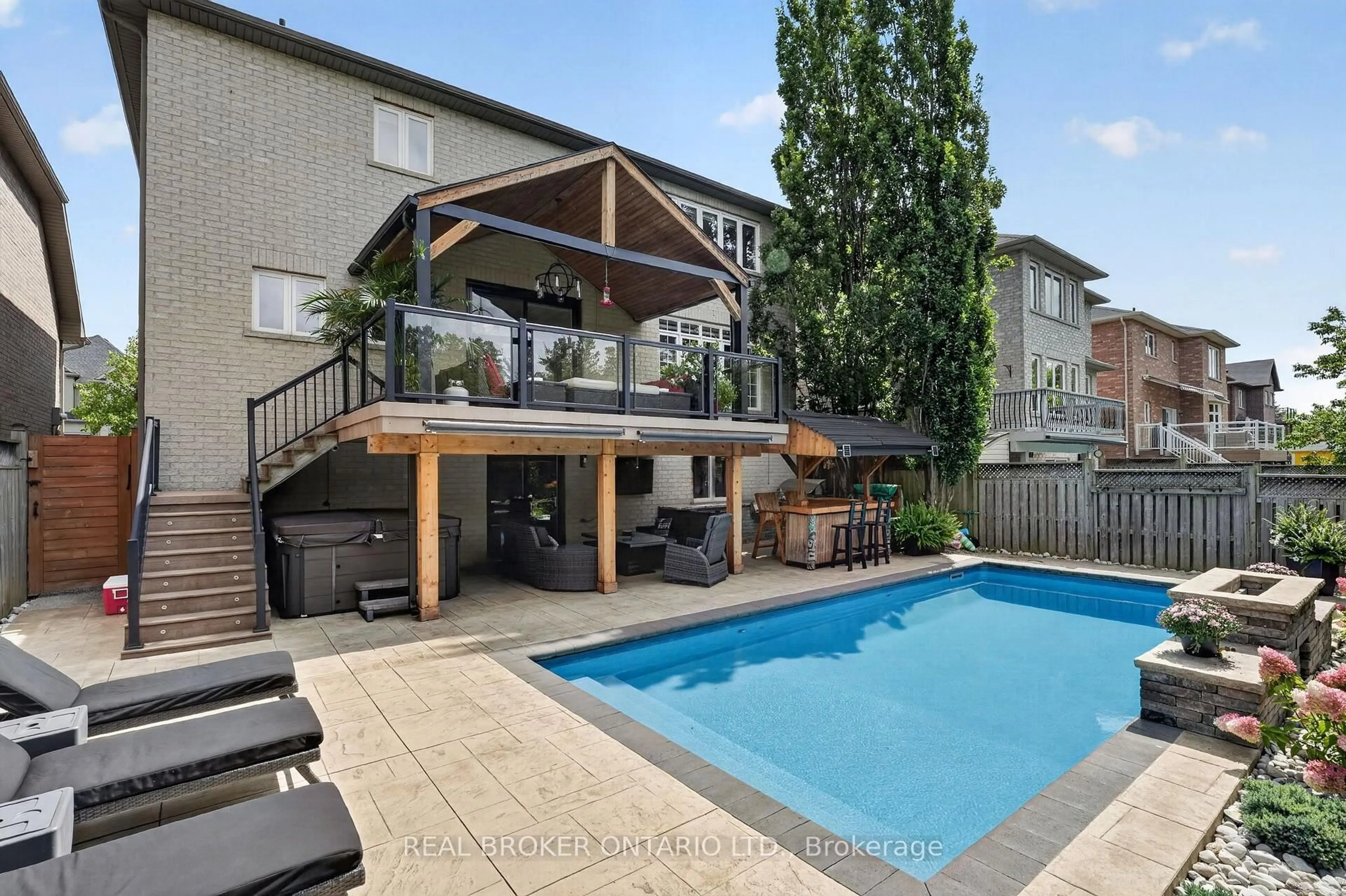 Pool for 483 Valridge Dr, Hamilton Ontario L9G 0B2