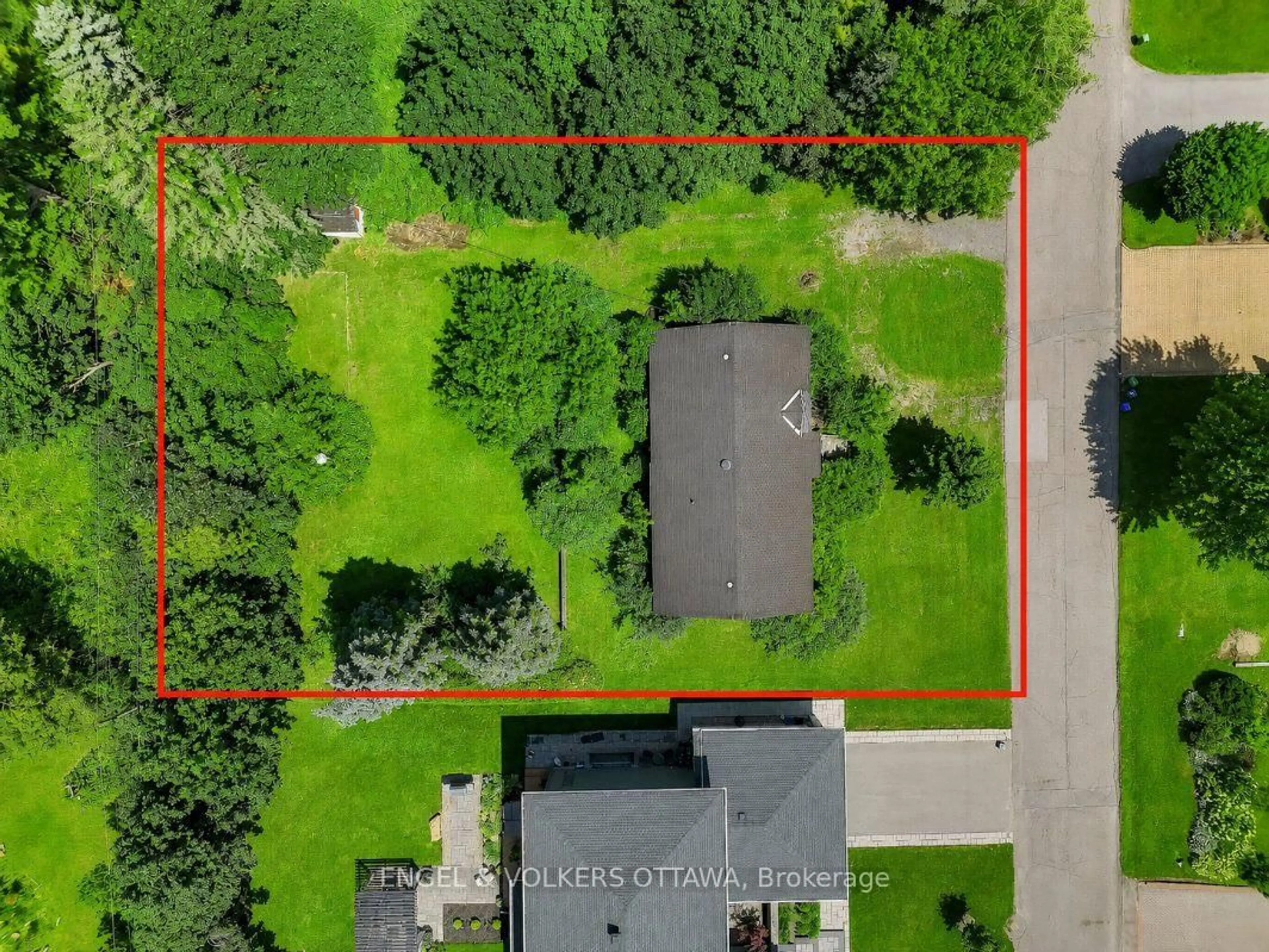 A pic from outside/outdoor area/front of a property/back of a property/a pic from drone, street for 91 Palsen St, Ottawa Ontario K2G 2W6