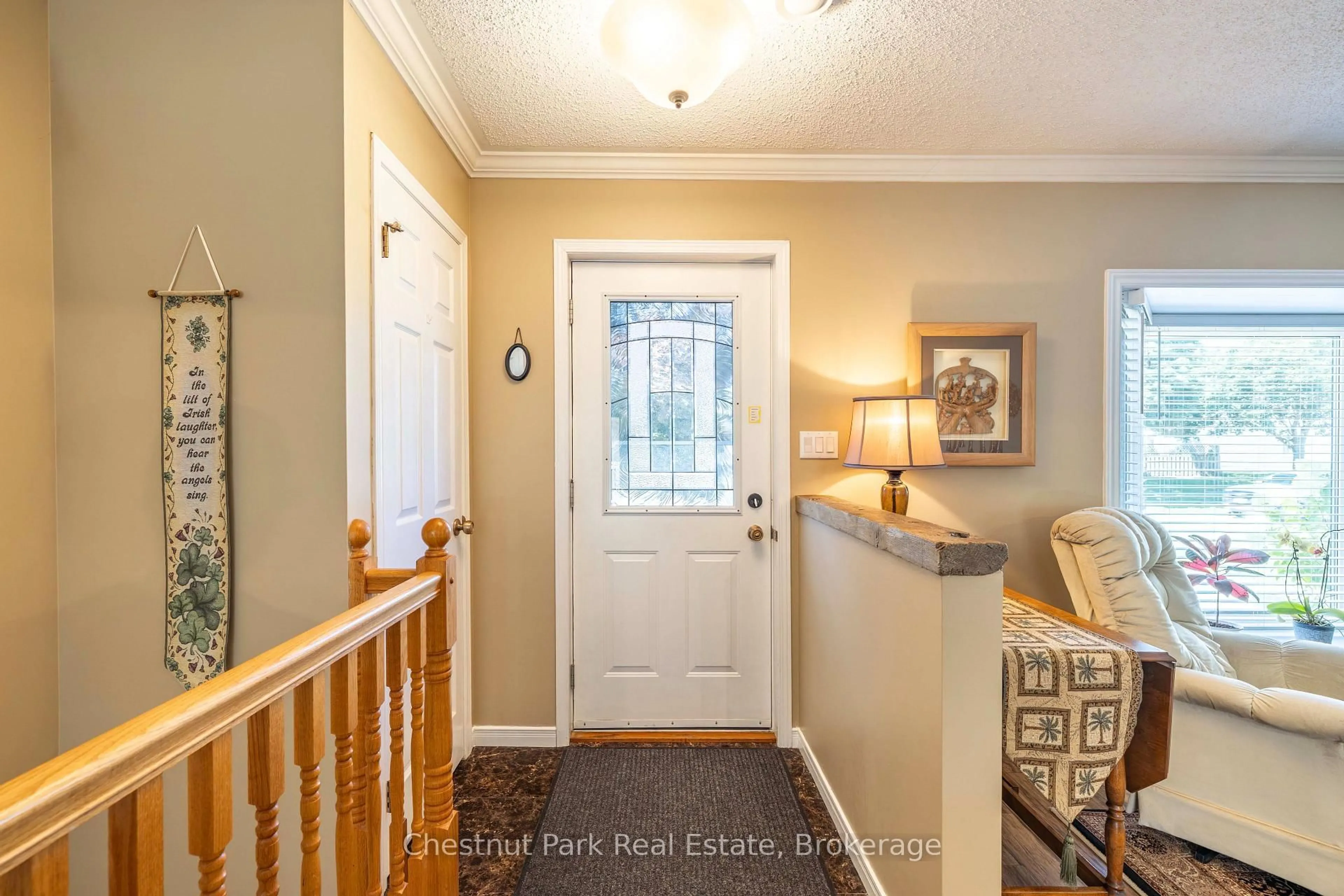 Indoor entryway for 861 Arlington St, Saugeen Shores Ontario N0H 2C4