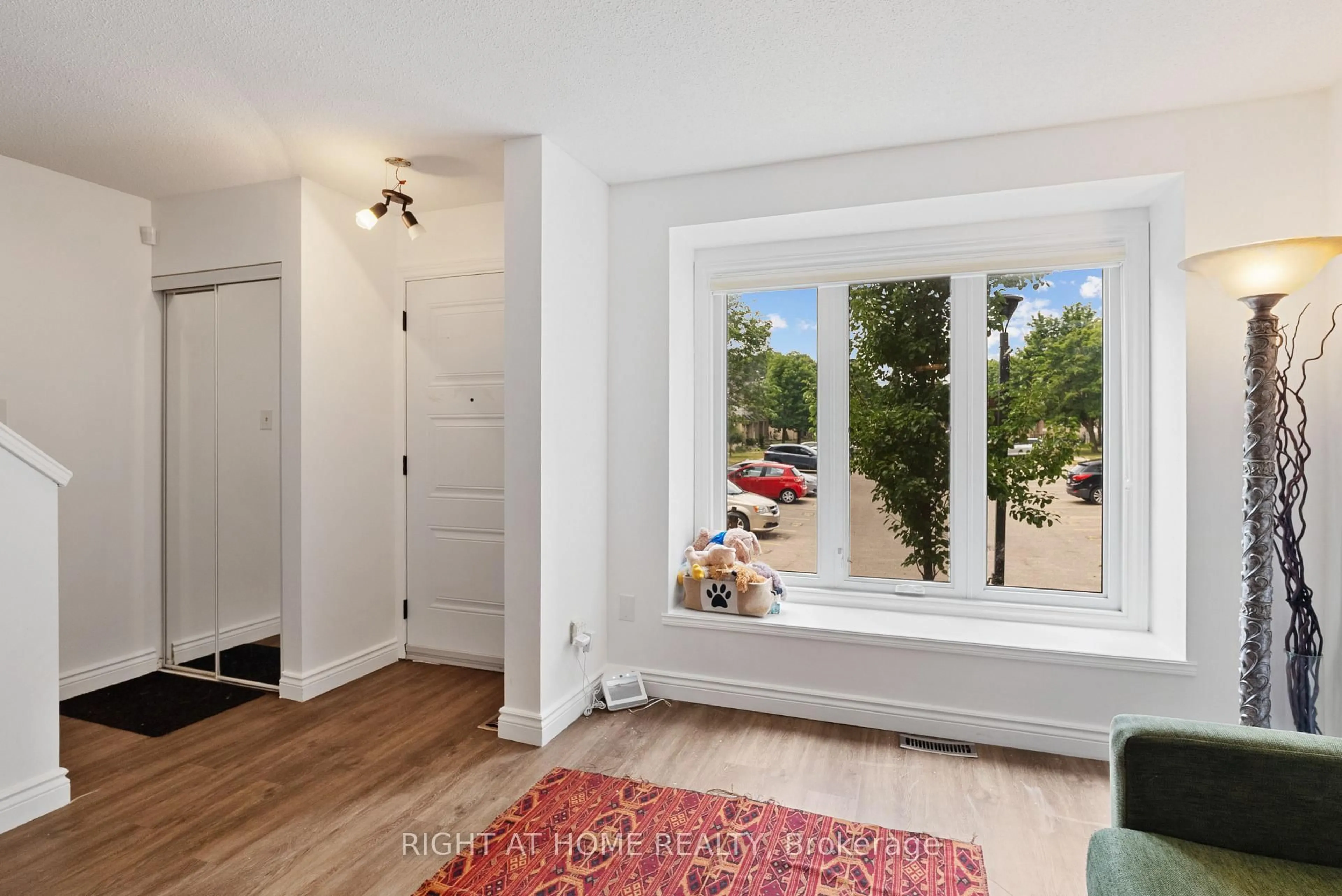 Indoor entryway for 925 Lawson Rd #17, London North Ontario N6G 4X3