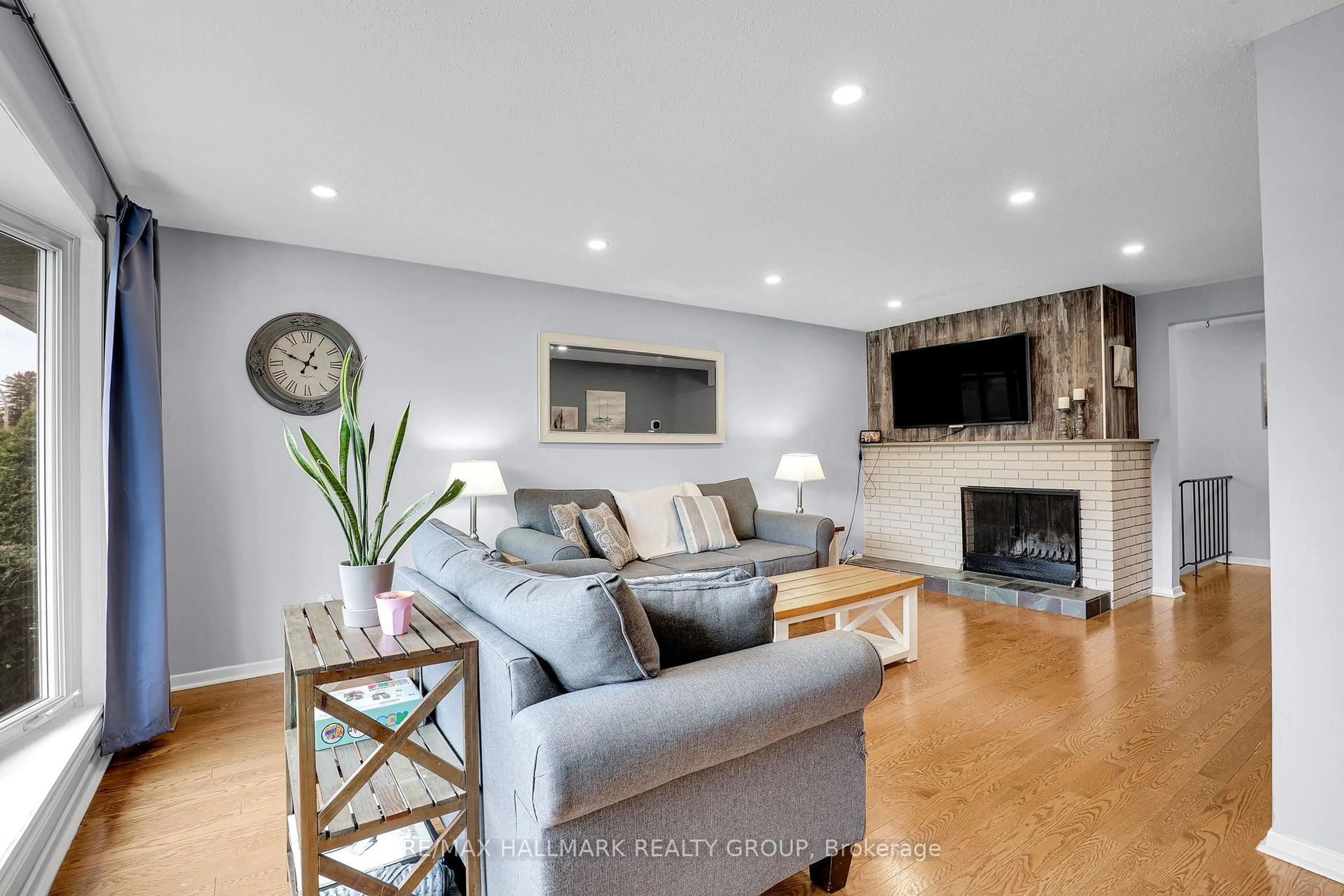Living room with furniture, wood/laminate floor for 90 Chesterton Dr, Ottawa Ontario K2E 5T6