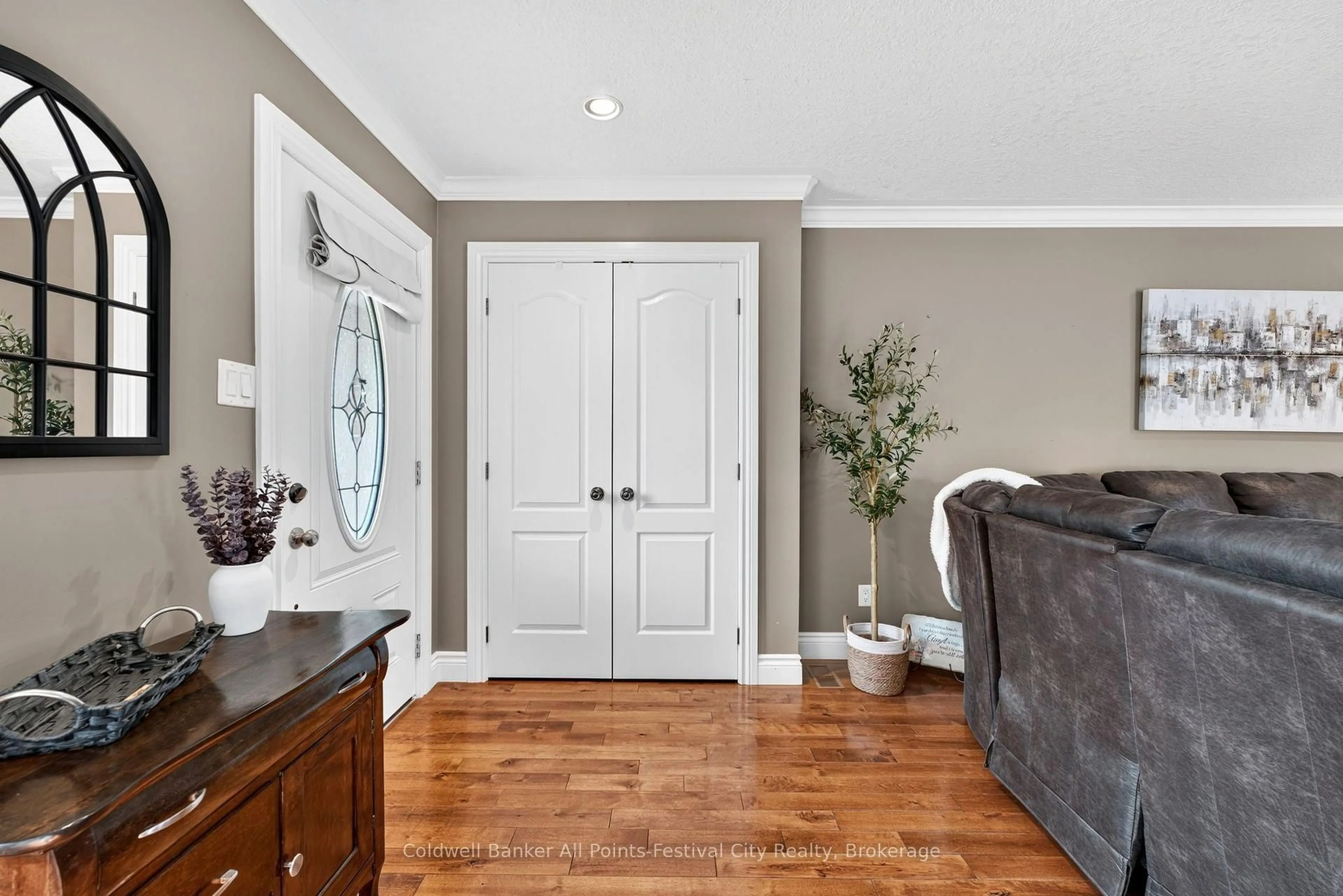 Indoor entryway for 249 Mary St, Goderich Ontario N7A 3B1
