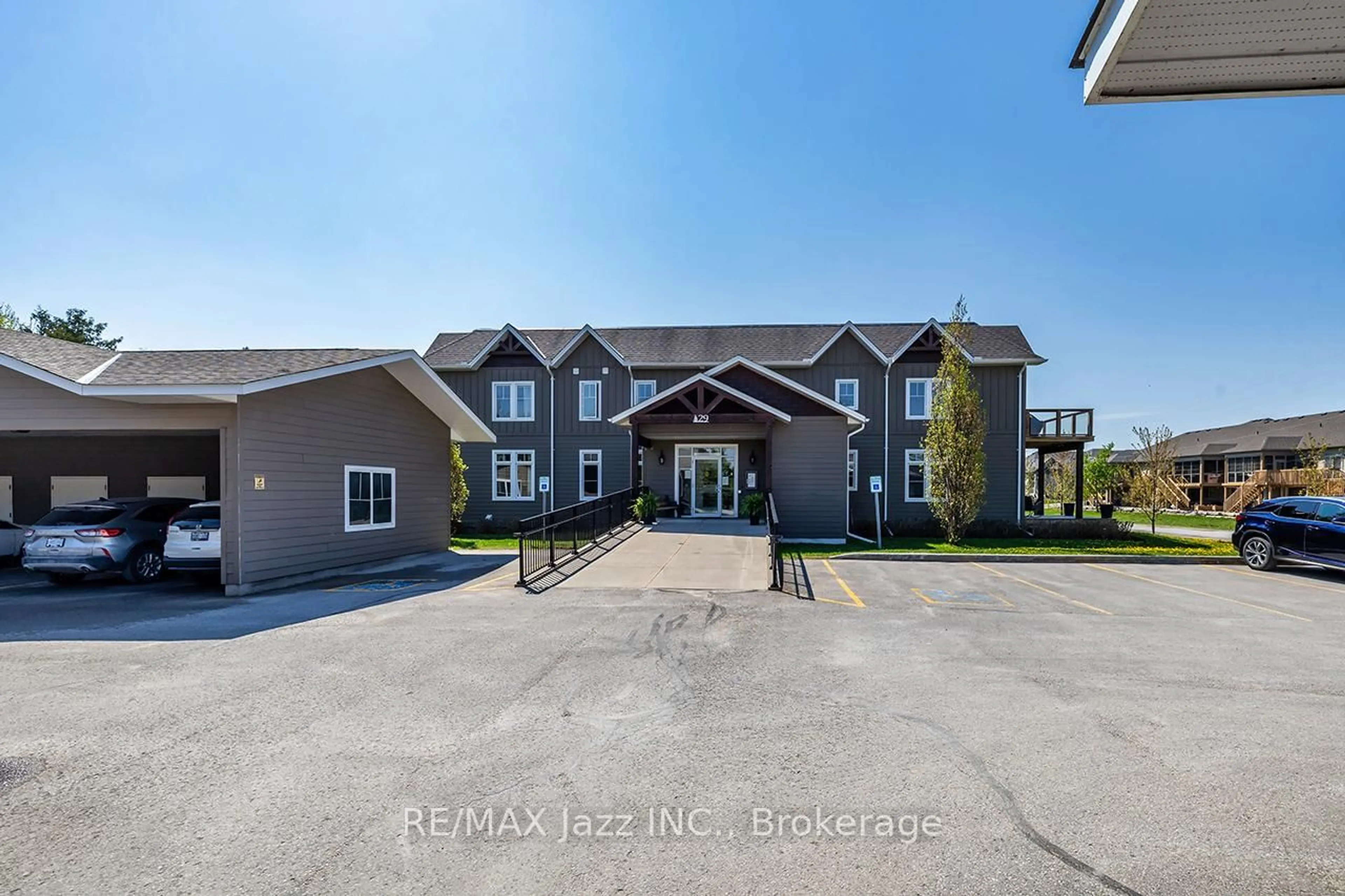 A pic from outside/outdoor area/front of a property/back of a property/a pic from drone, building for 29 Lakewood Cres #111, Kawartha Lakes Ontario K0M 1A0