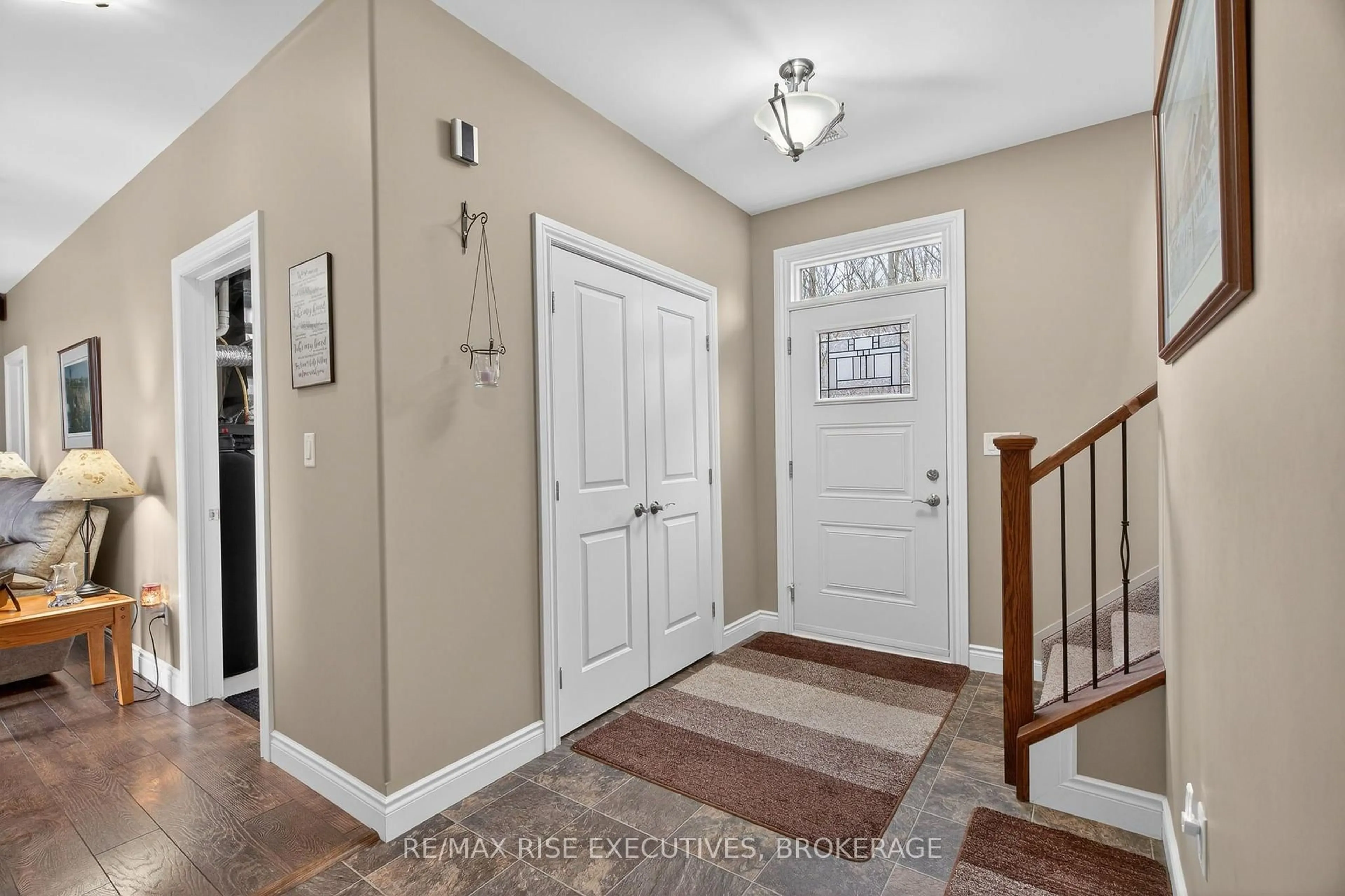 Indoor entryway for 4646 Stair Step Lane, Battersea Ontario K0H 1H0