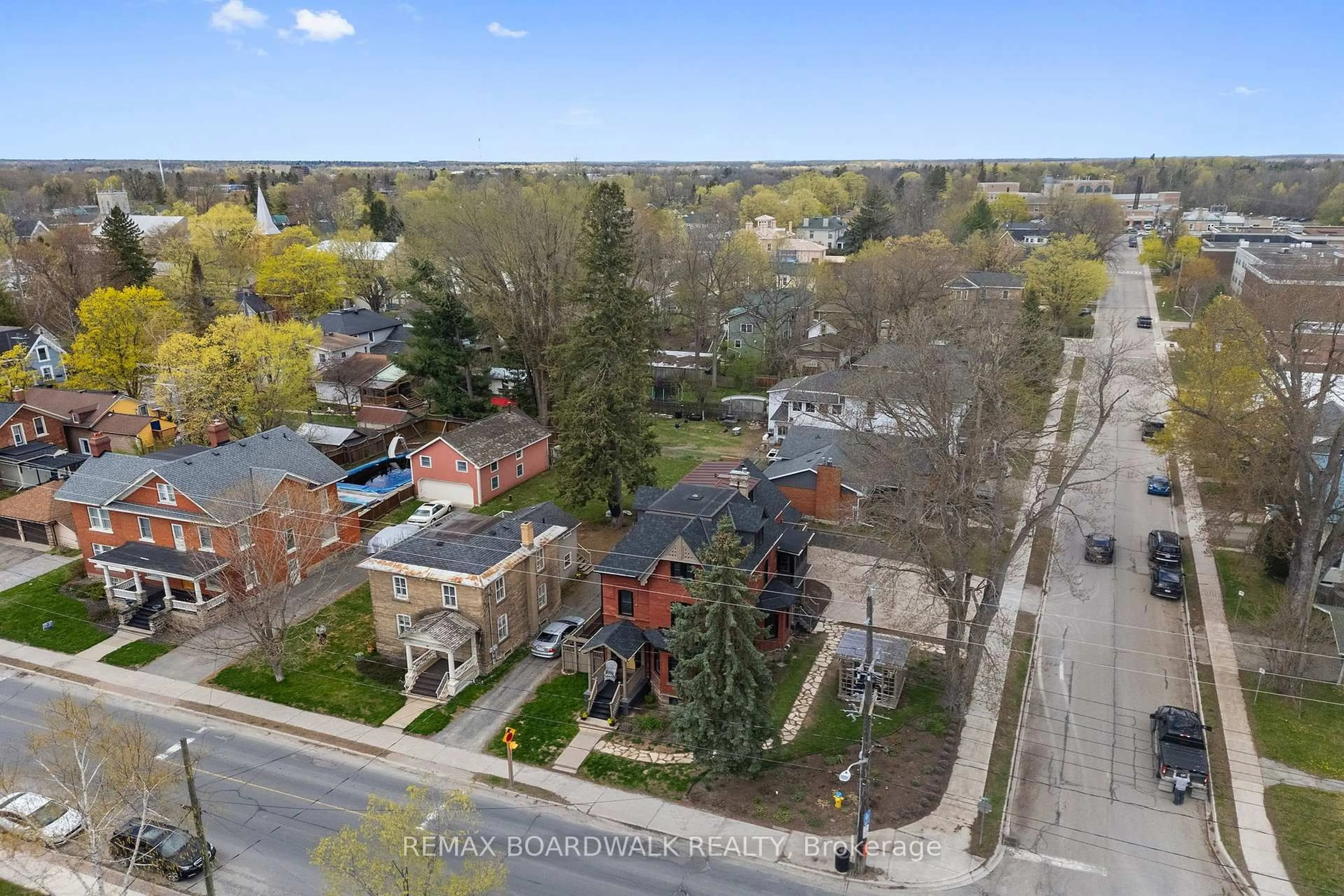 A pic from outside/outdoor area/front of a property/back of a property/a pic from drone, street for 19 North St, Perth Ontario K7H 2S4