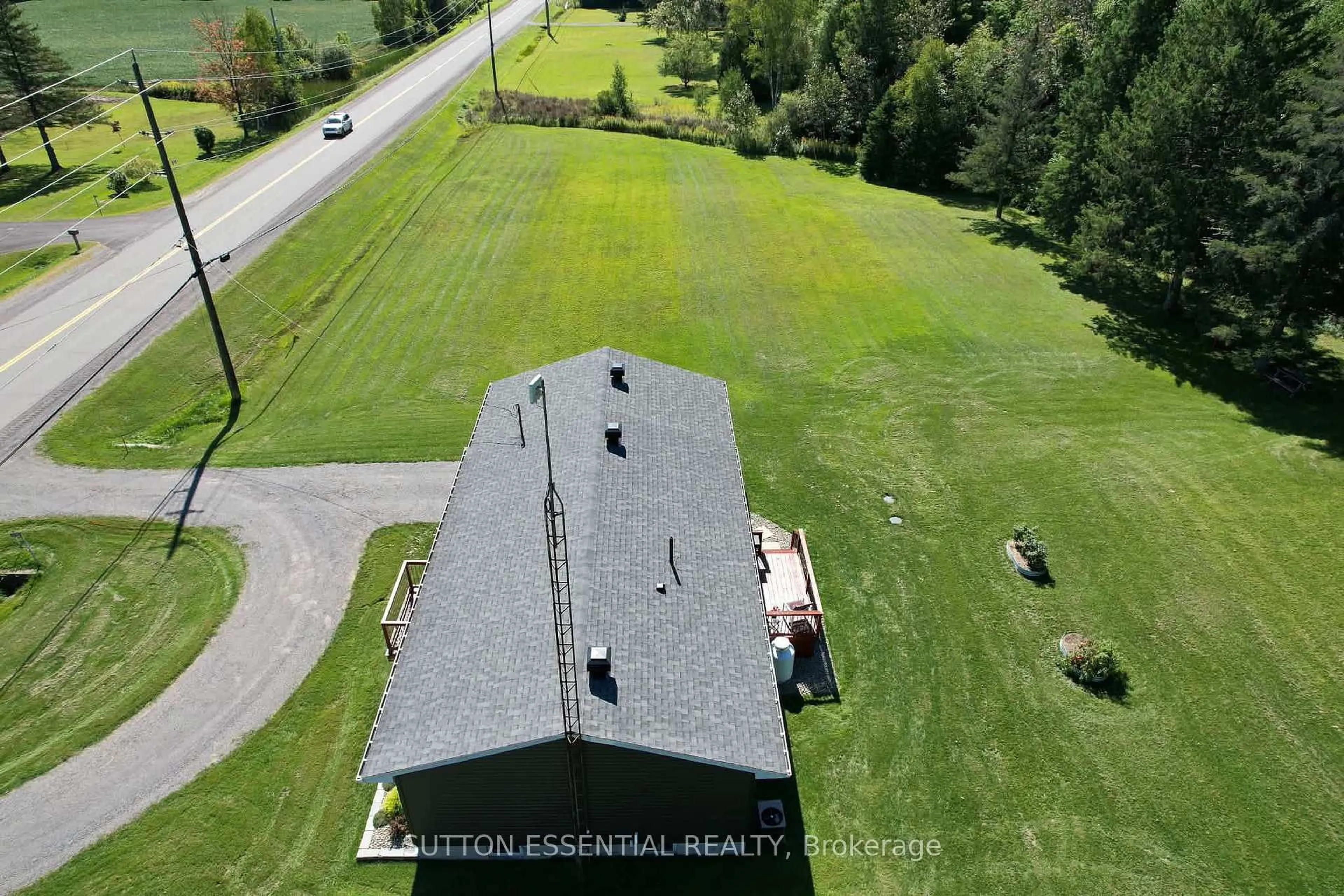 A pic from outside/outdoor area/front of a property/back of a property/a pic from drone, building for 6174 County Rd 15 Rd, Augusta Ontario K6V 5T2